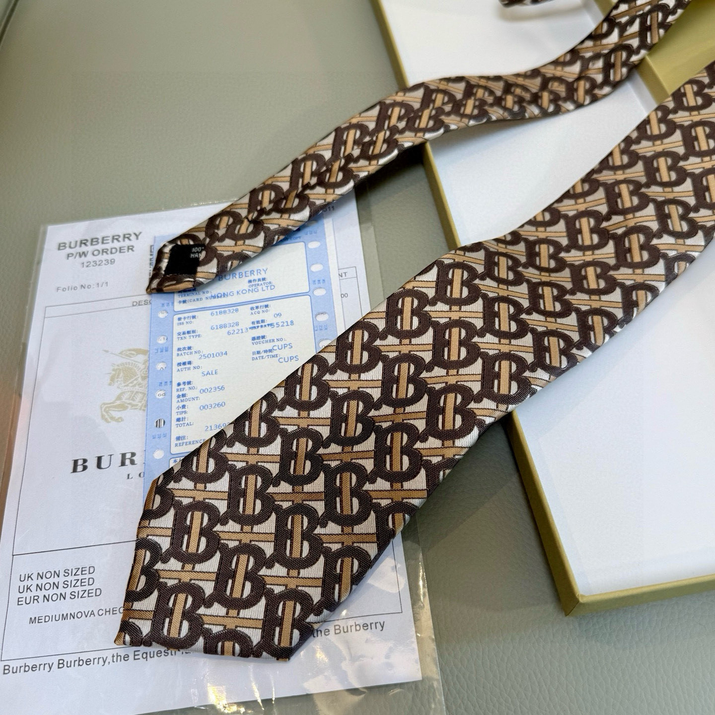 特价特价P巴宝莉男士领带 爆款TB标志领带👔👔，稀有😻😻展现精湛手工与时尚优雅的理想选择，这款采用B家最