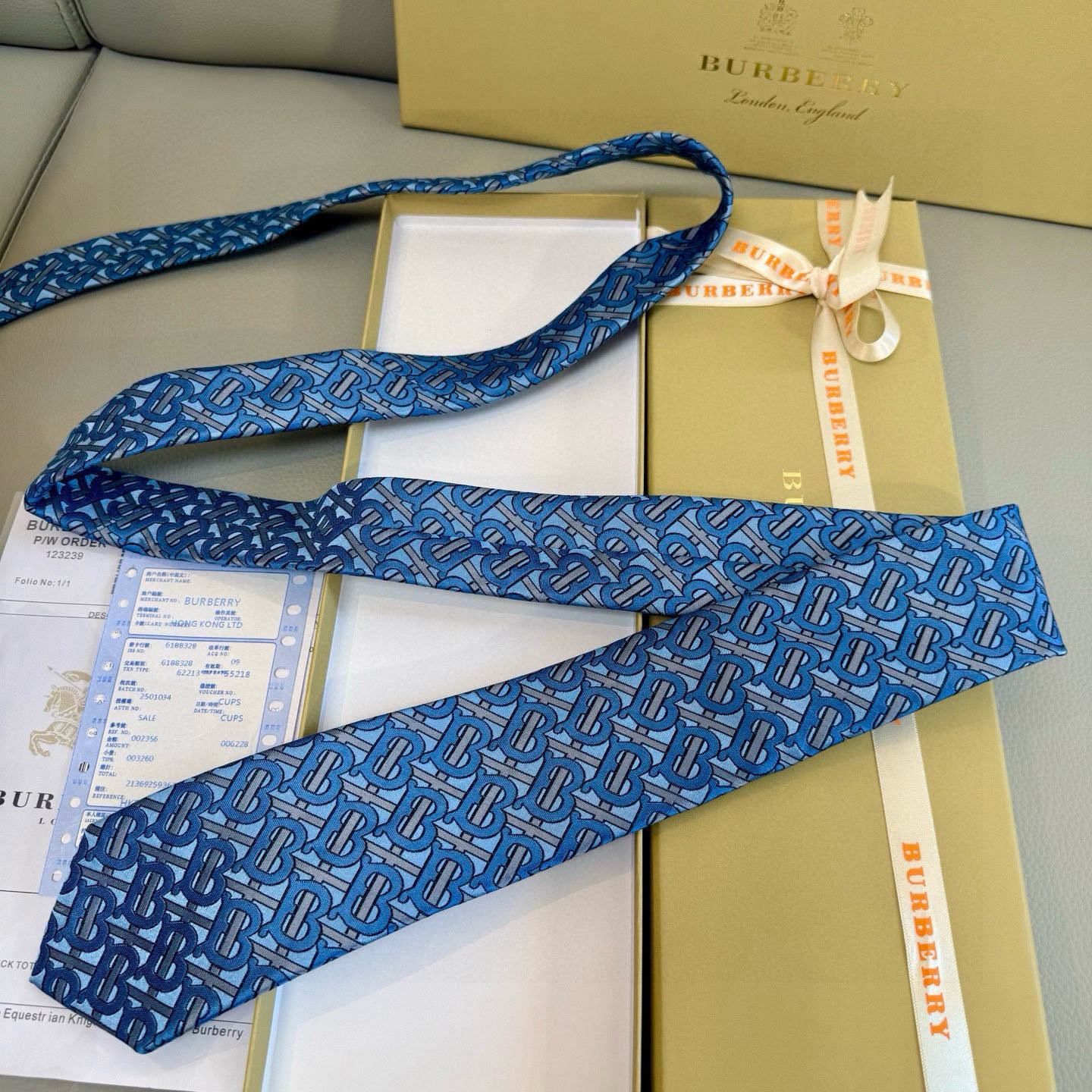 特价特价P巴宝莉男士领带 爆款TB标志领带👔👔，稀有😻😻展现精湛手工与时尚优雅的理想选择，这款采用B家最