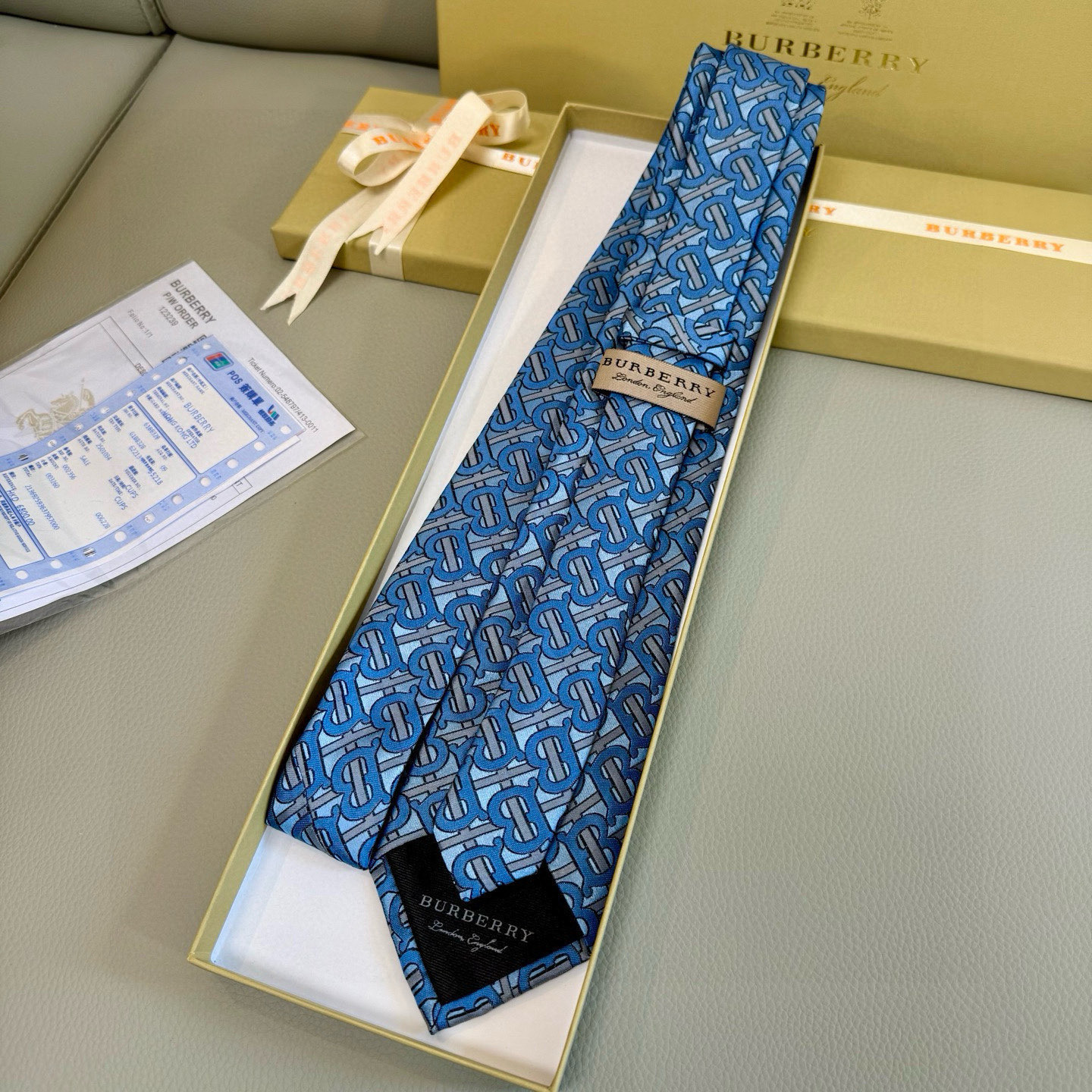 特价特价P巴宝莉男士领带 爆款TB标志领带👔👔，稀有😻😻展现精湛手工与时尚优雅的理想选择，这款采用B家最