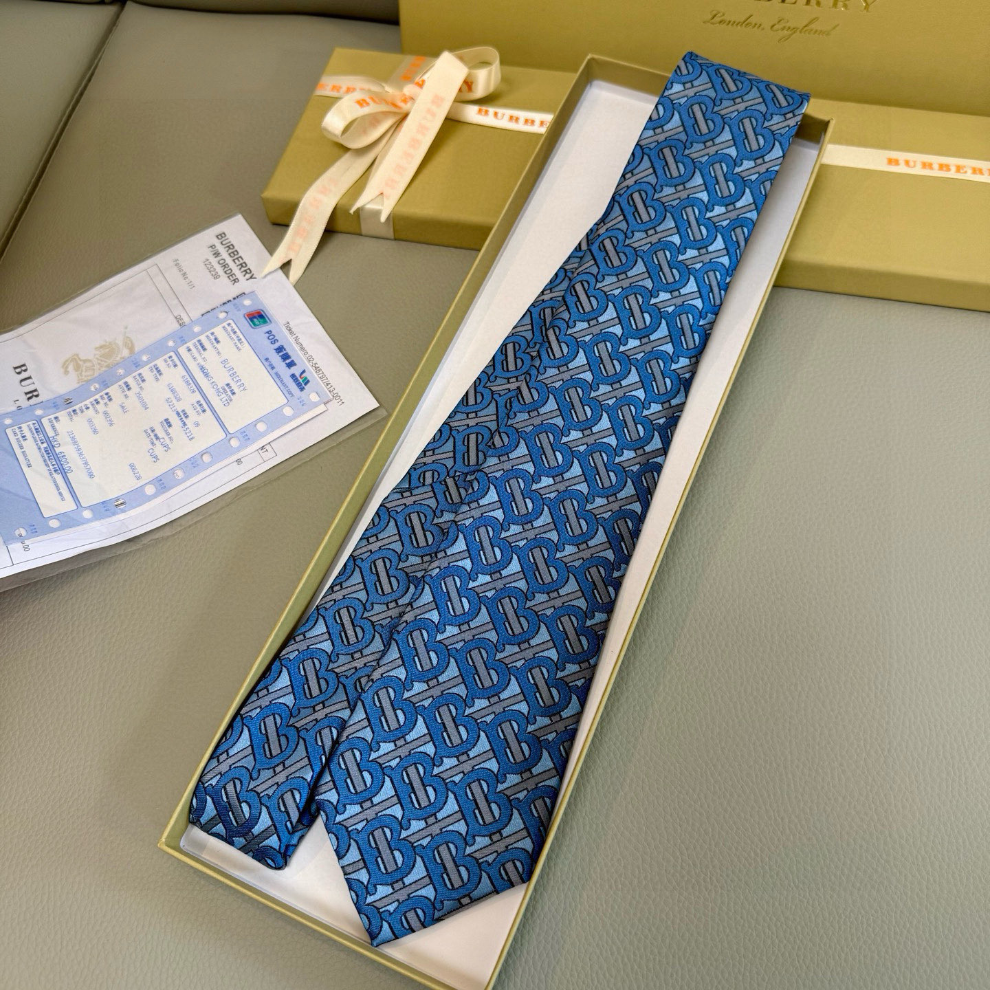 特价特价P巴宝莉男士领带 爆款TB标志领带👔👔，稀有😻😻展现精湛手工与时尚优雅的理想选择，这款采用B家最