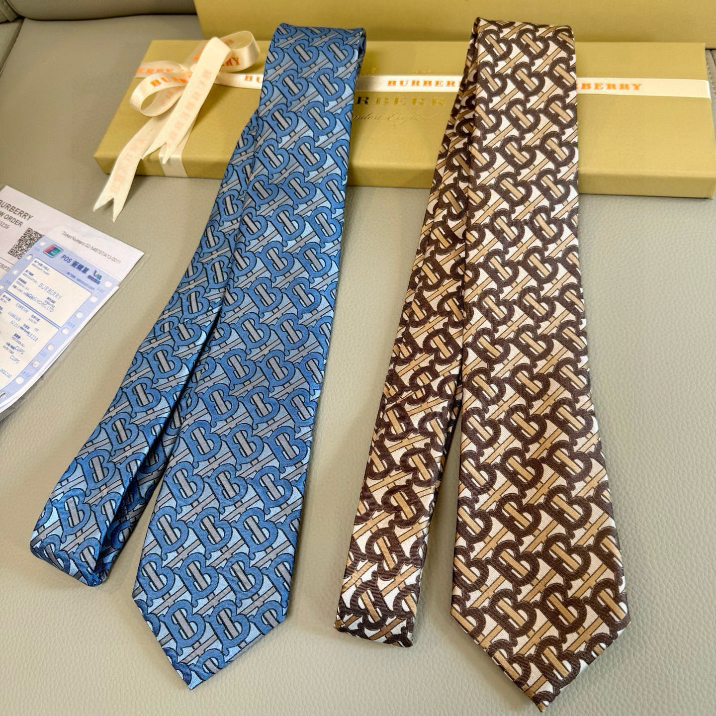 特价特价P巴宝莉男士领带 爆款TB标志领带👔👔，稀有😻😻展现精湛手工与时尚优雅的理想选择，这款采用B家最