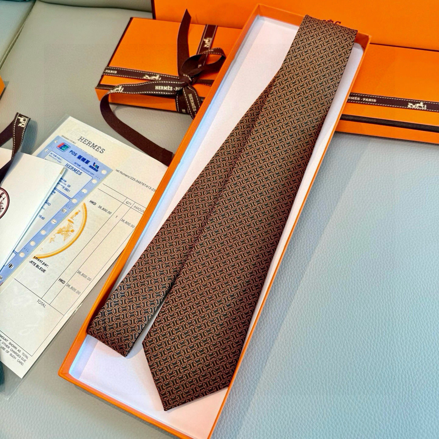 特价特价P男士新款领带系列【H环形图案领带】👔👔，稀有H家每年都有一千条不同印花的领带面世，从最初的多以
