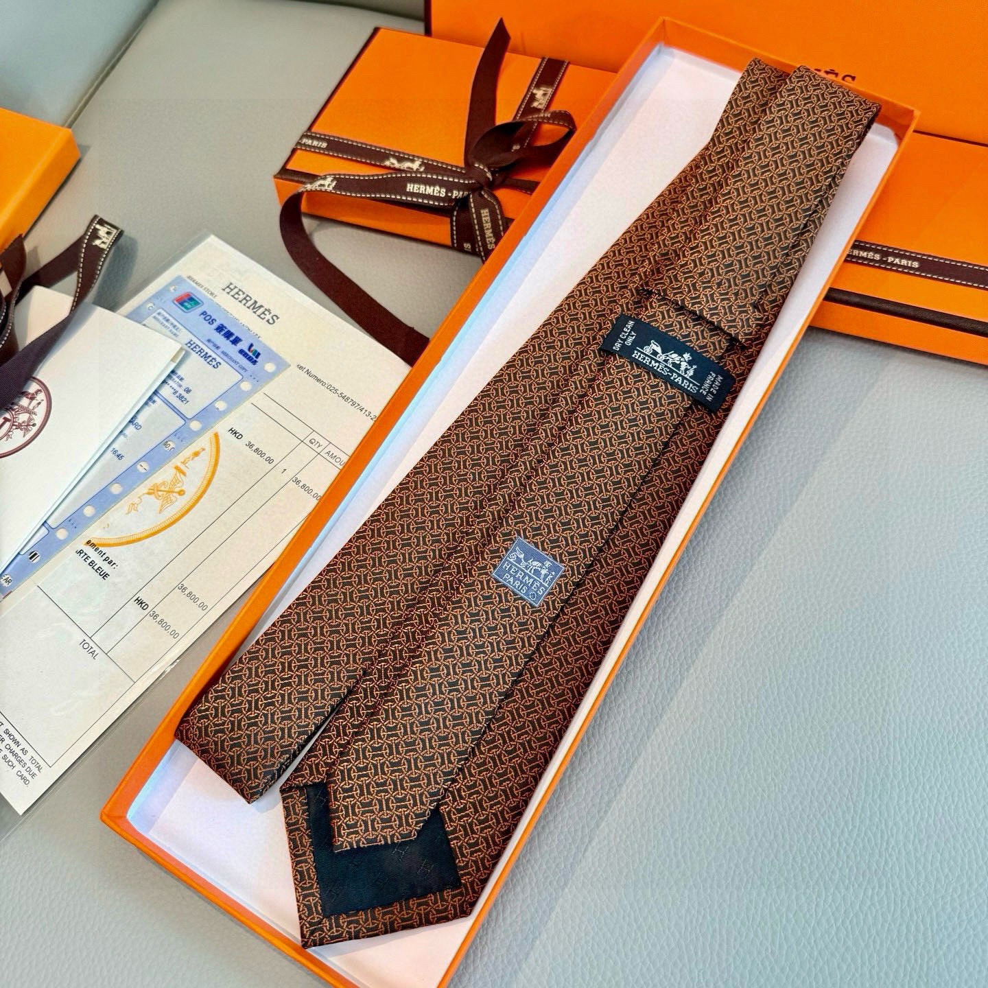特价特价P男士新款领带系列【H环形图案领带】👔👔，稀有H家每年都有一千条不同印花的领带面世，从最初的多以