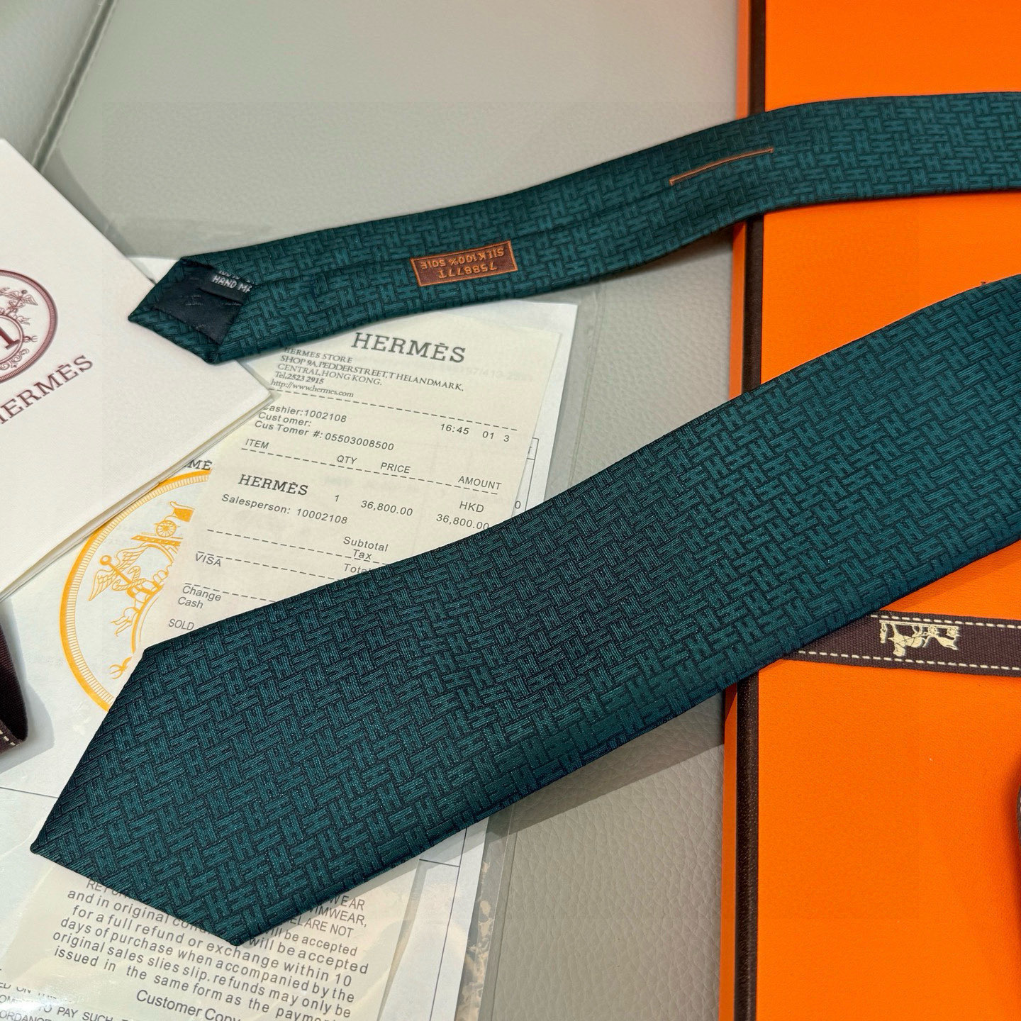 特价特价P男士新款领带系列【H环形图案领带】👔👔，稀有H家每年都有一千条不同印花的领带面世，从最初的多以