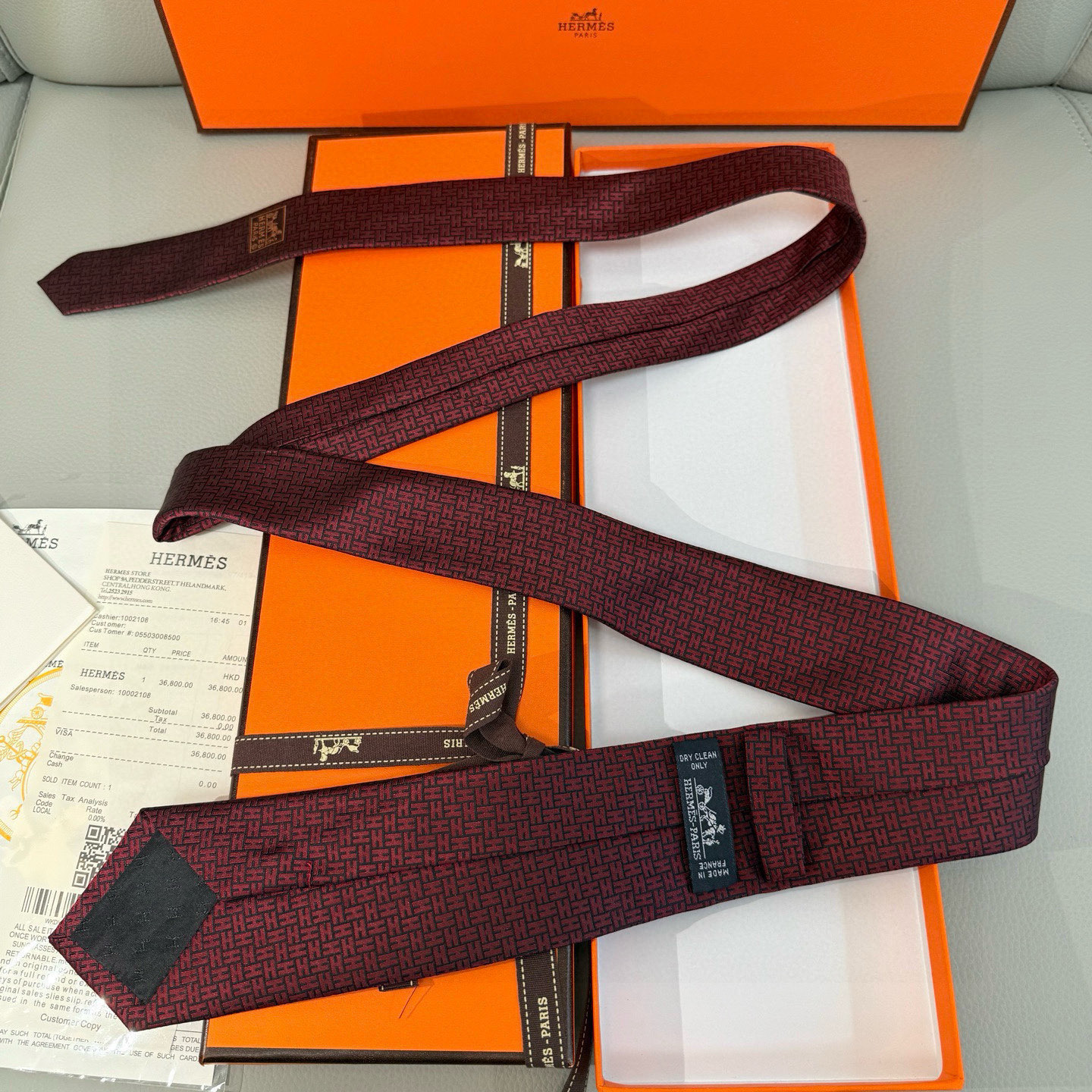 特价特价P男士新款领带系列【H环形图案领带】👔👔，稀有H家每年都有一千条不同印花的领带面世，从最初的多以