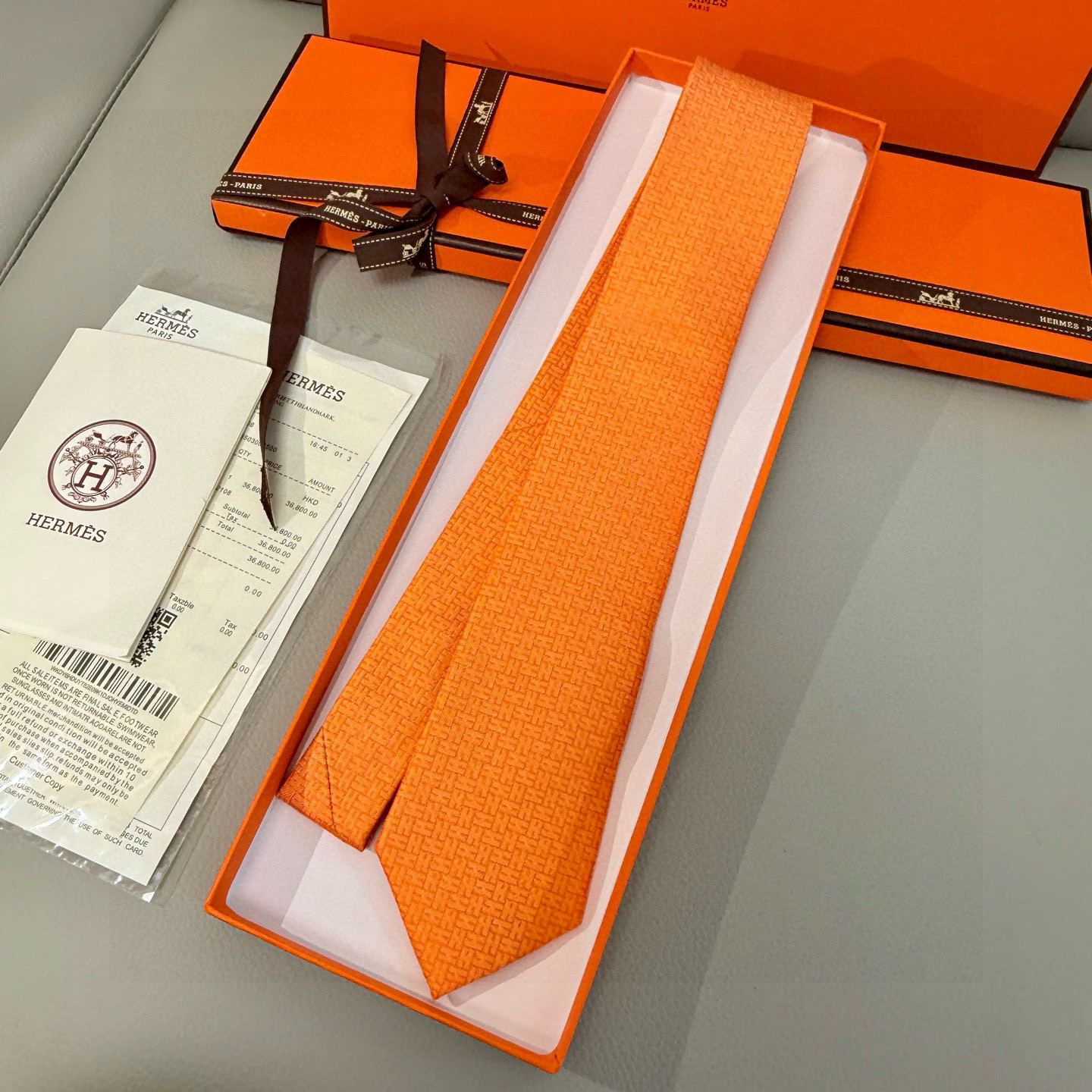 特价特价P男士新款领带系列【H环形图案领带】👔👔，稀有H家每年都有一千条不同印花的领带面世，从最初的多以