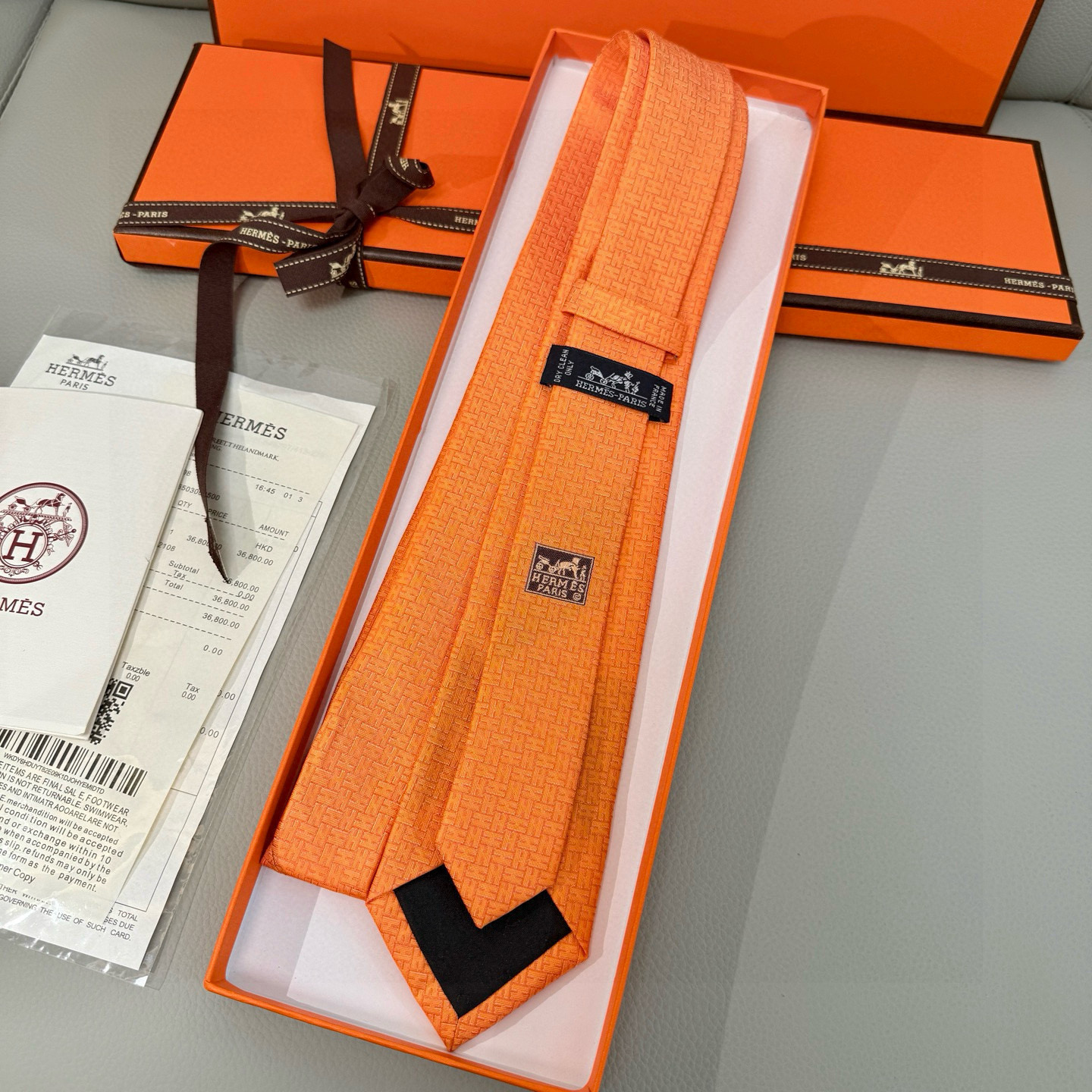 特价特价P男士新款领带系列【H环形图案领带】👔👔，稀有H家每年都有一千条不同印花的领带面世，从最初的多以
