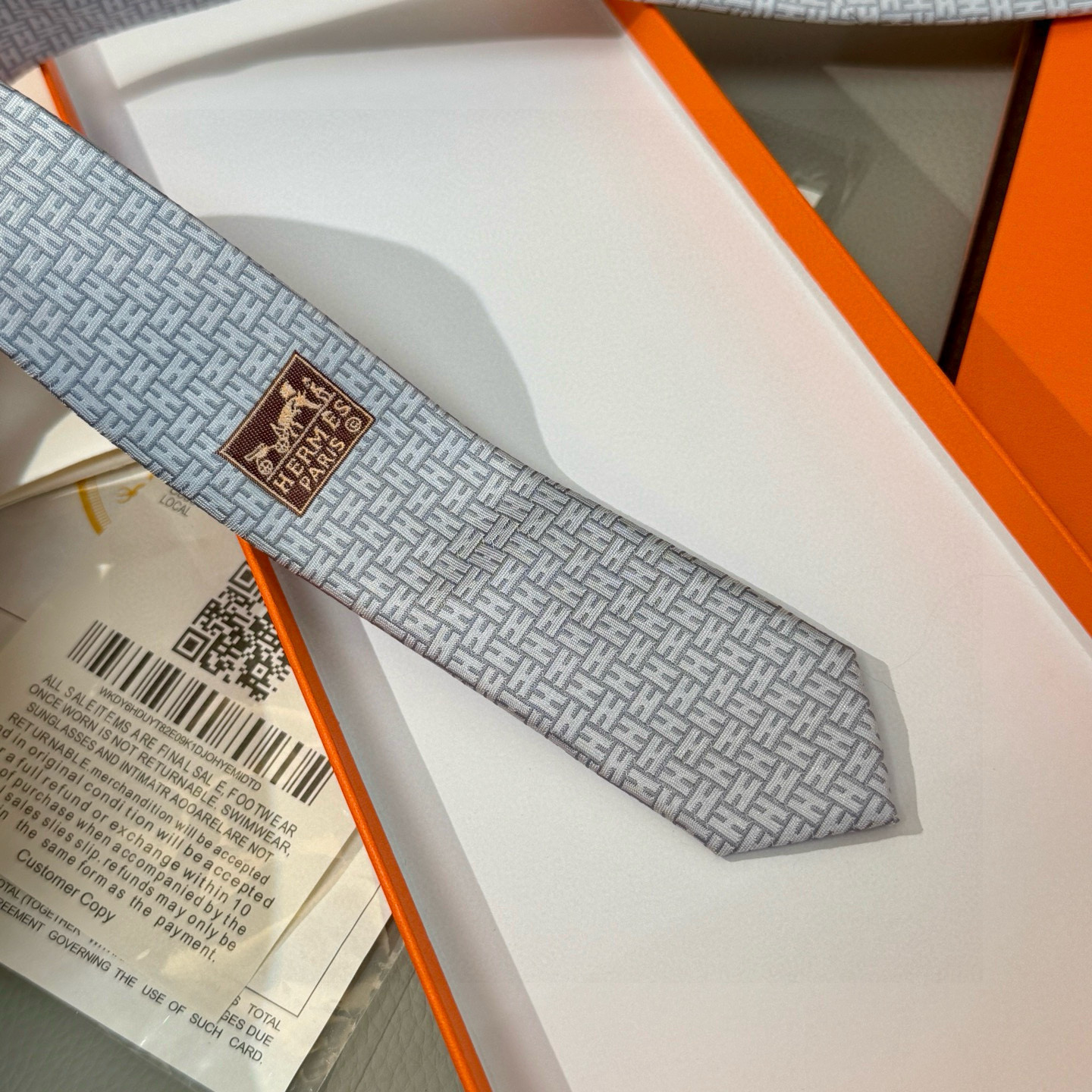 特价特价P男士新款领带系列【H环形图案领带】👔👔，稀有H家每年都有一千条不同印花的领带面世，从最初的多以