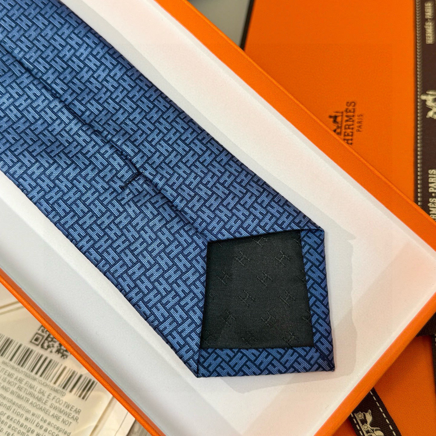 特价特价P男士新款领带系列【H环形图案领带】👔👔，稀有H家每年都有一千条不同印花的领带面世，从最初的多以