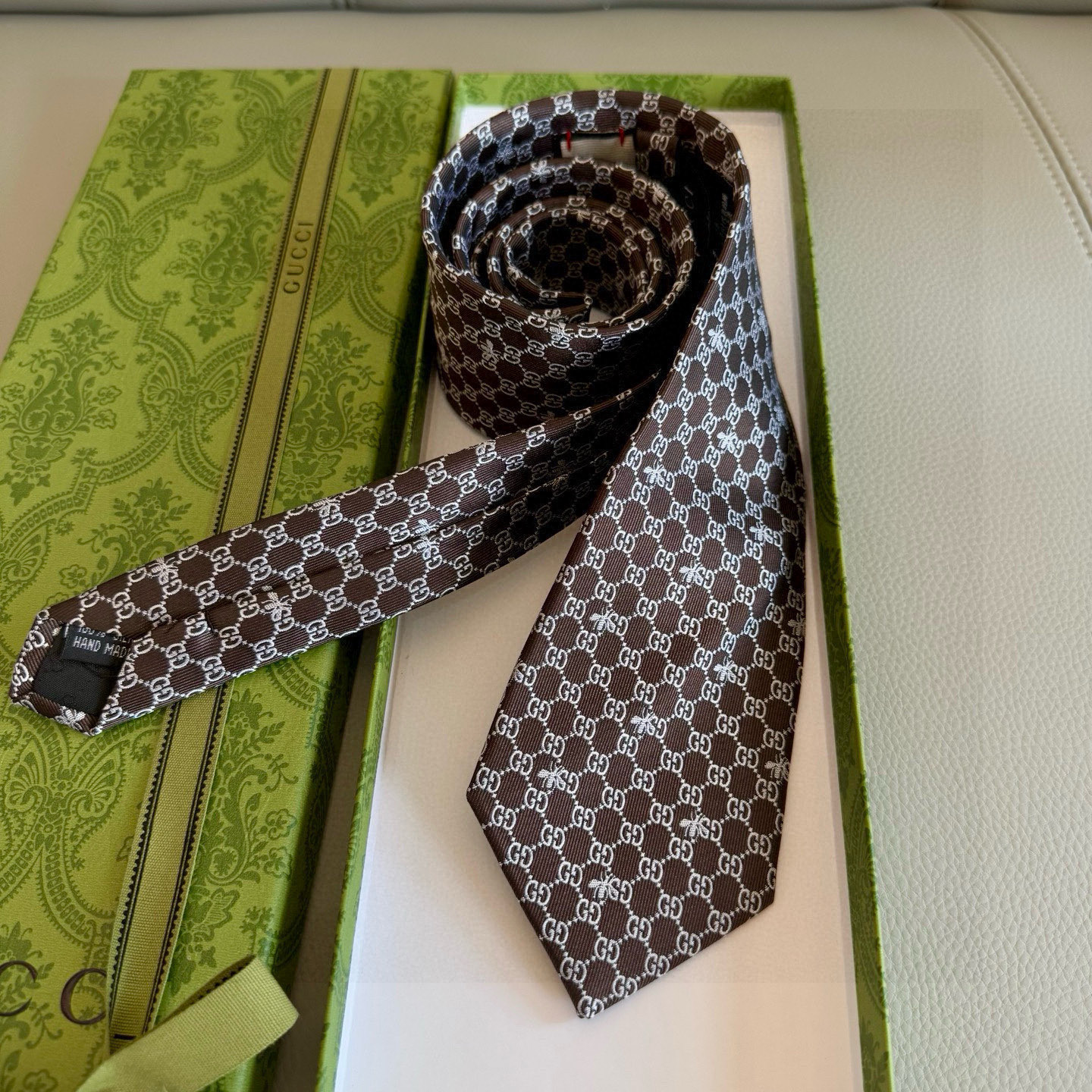 特价特价P古奇男士领带【GG和蜜蜂领带】👔👔，稀有采用经典小G LOGO提花展现精湛手工与时尚优雅的理想