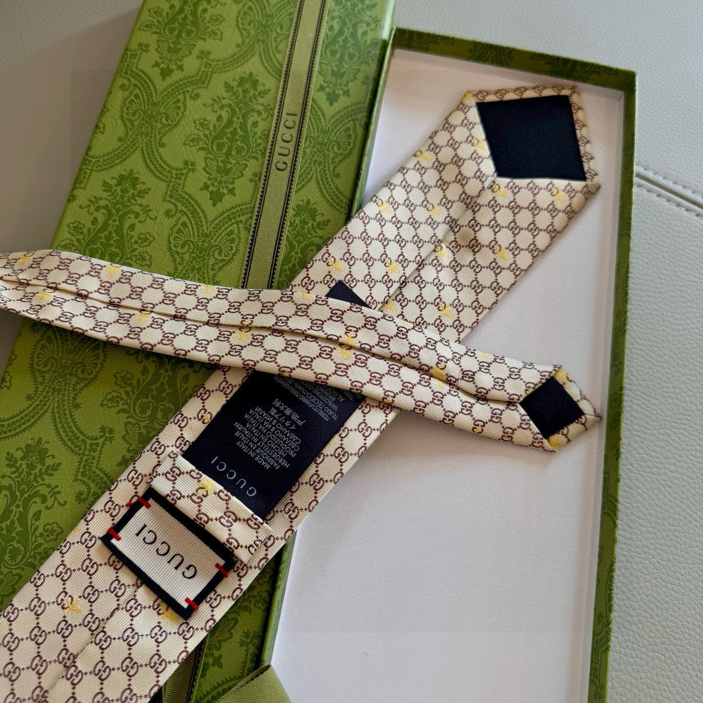 特价特价P古奇男士领带【GG和蜜蜂领带】👔👔，稀有采用经典小G LOGO提花展现精湛手工与时尚优雅的理想