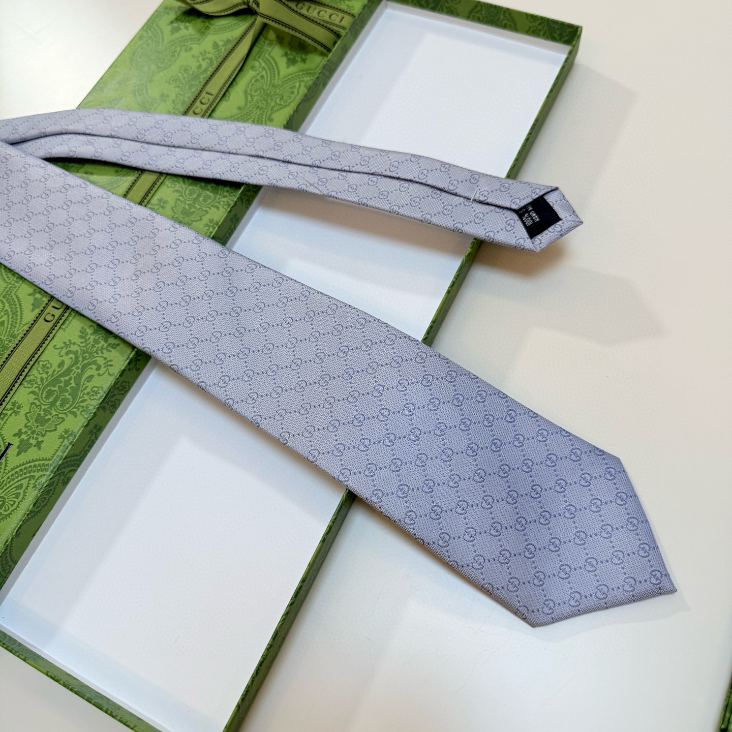 特价。古奇男士领带系列【双G老花真丝领带】👔👔，稀有采用经典小G LOGO提花展现精湛手工与时尚优雅的理