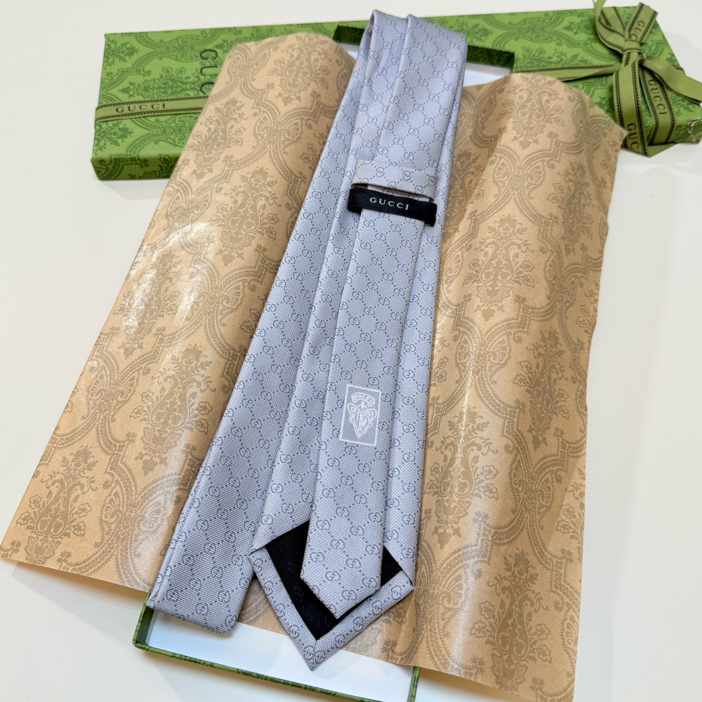 特价。古奇男士领带系列【双G老花真丝领带】👔👔，稀有采用经典小G LOGO提花展现精湛手工与时尚优雅的理