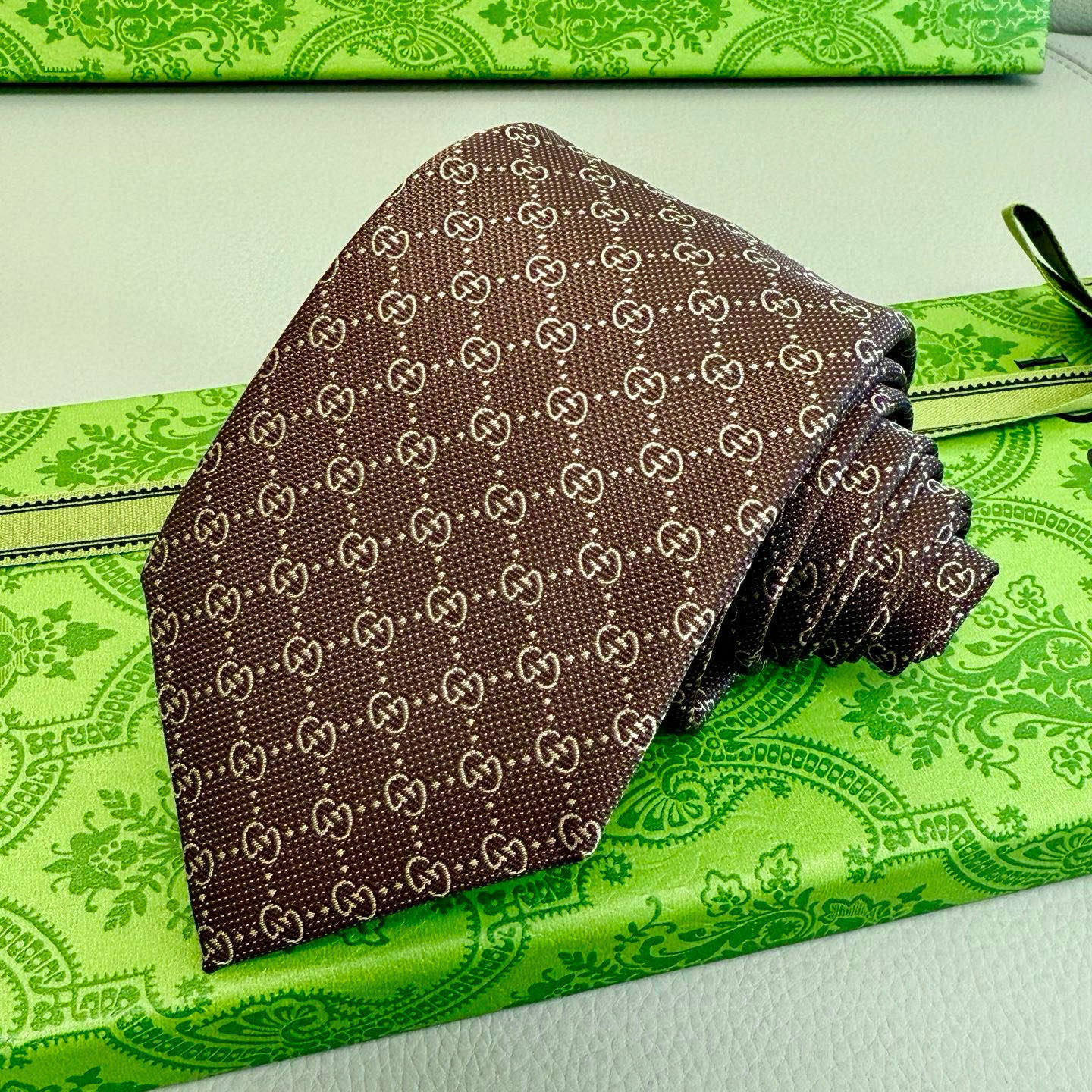 特价。古奇男士领带系列【双G老花真丝领带】👔👔，稀有采用经典小G LOGO提花展现精湛手工与时尚优雅的理