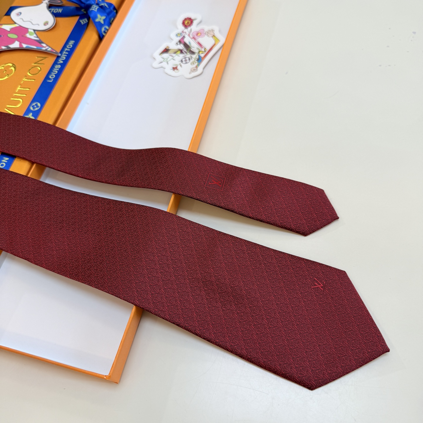 。新款Lv领带，5色！LV男士领带系列👔👔，稀有😻😻展现精湛手工与时尚优雅的理想选择，此款真丝织就的Di