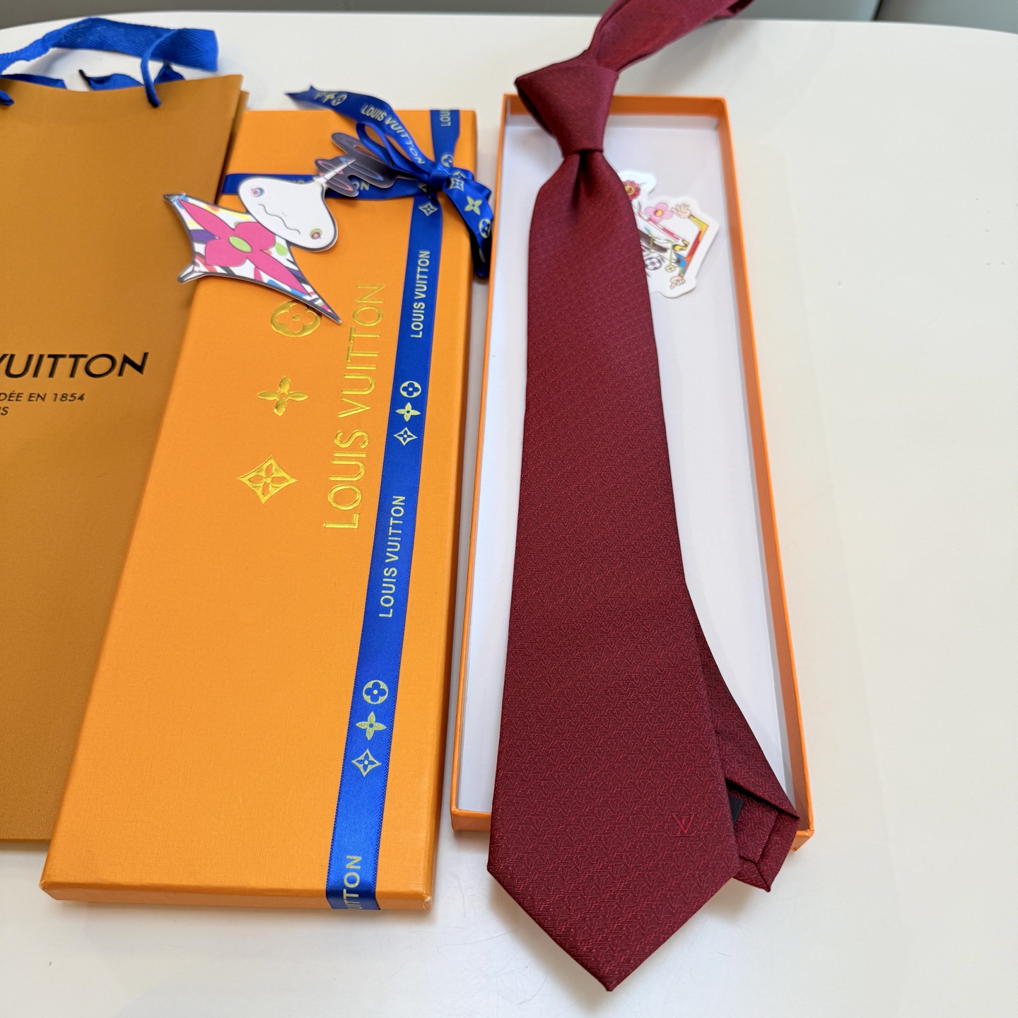 。新款Lv领带，5色！LV男士领带系列👔👔，稀有😻😻展现精湛手工与时尚优雅的理想选择，此款真丝织就的Di