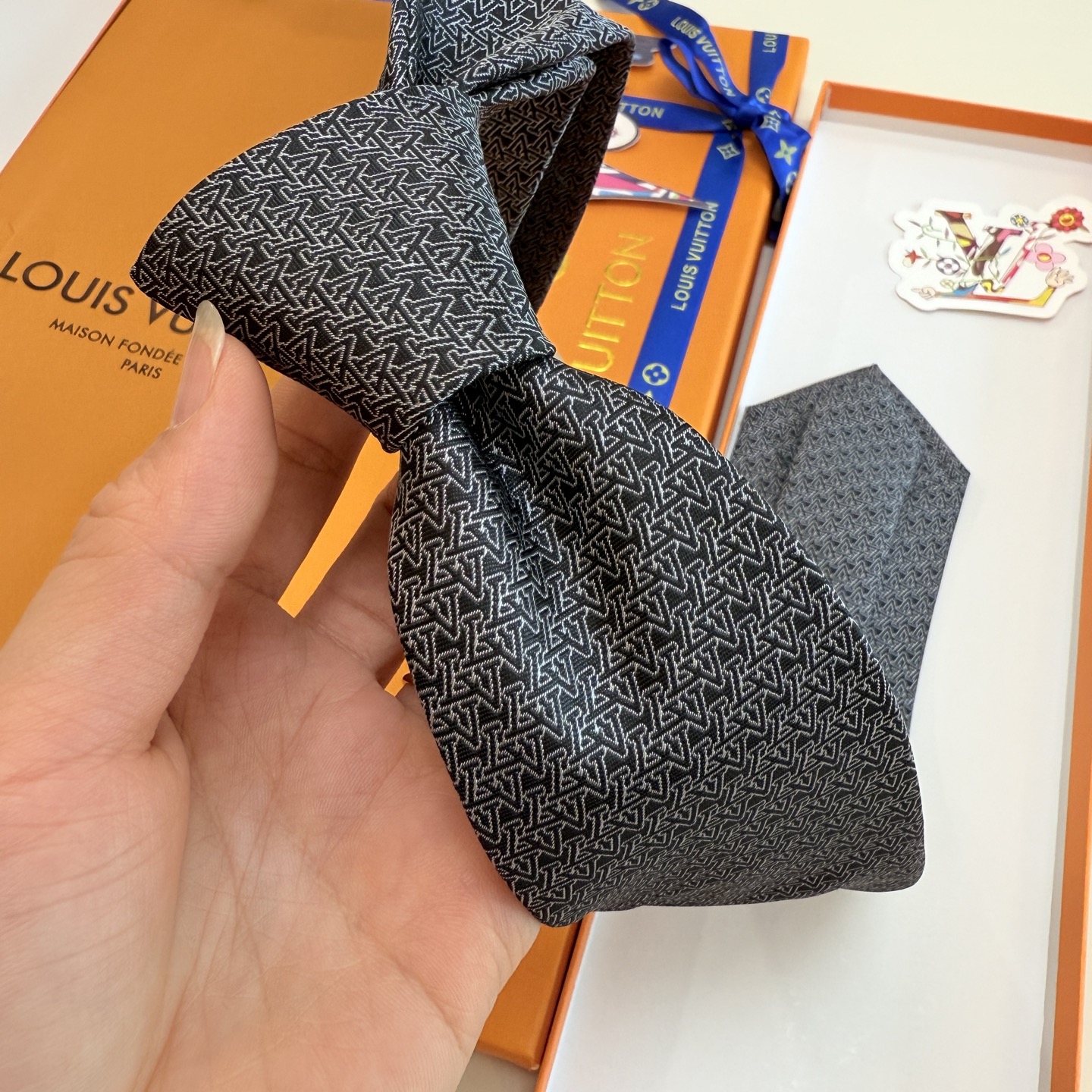 。新款Lv领带，5色！LV男士领带系列👔👔，稀有😻😻展现精湛手工与时尚优雅的理想选择，此款真丝织就的Di