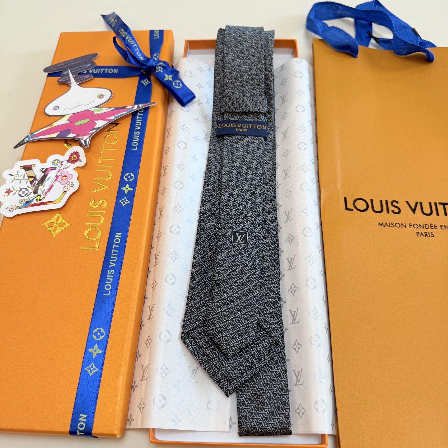 。新款Lv领带，5色！LV男士领带系列👔👔，稀有😻😻展现精湛手工与时尚优雅的理想选择，此款真丝织就的Di