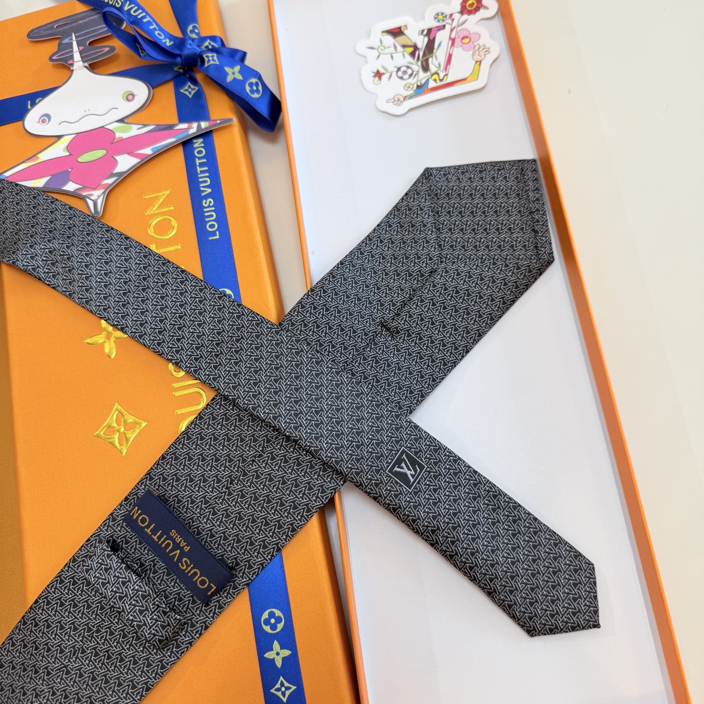 。新款Lv领带，5色！LV男士领带系列👔👔，稀有😻😻展现精湛手工与时尚优雅的理想选择，此款真丝织就的Di