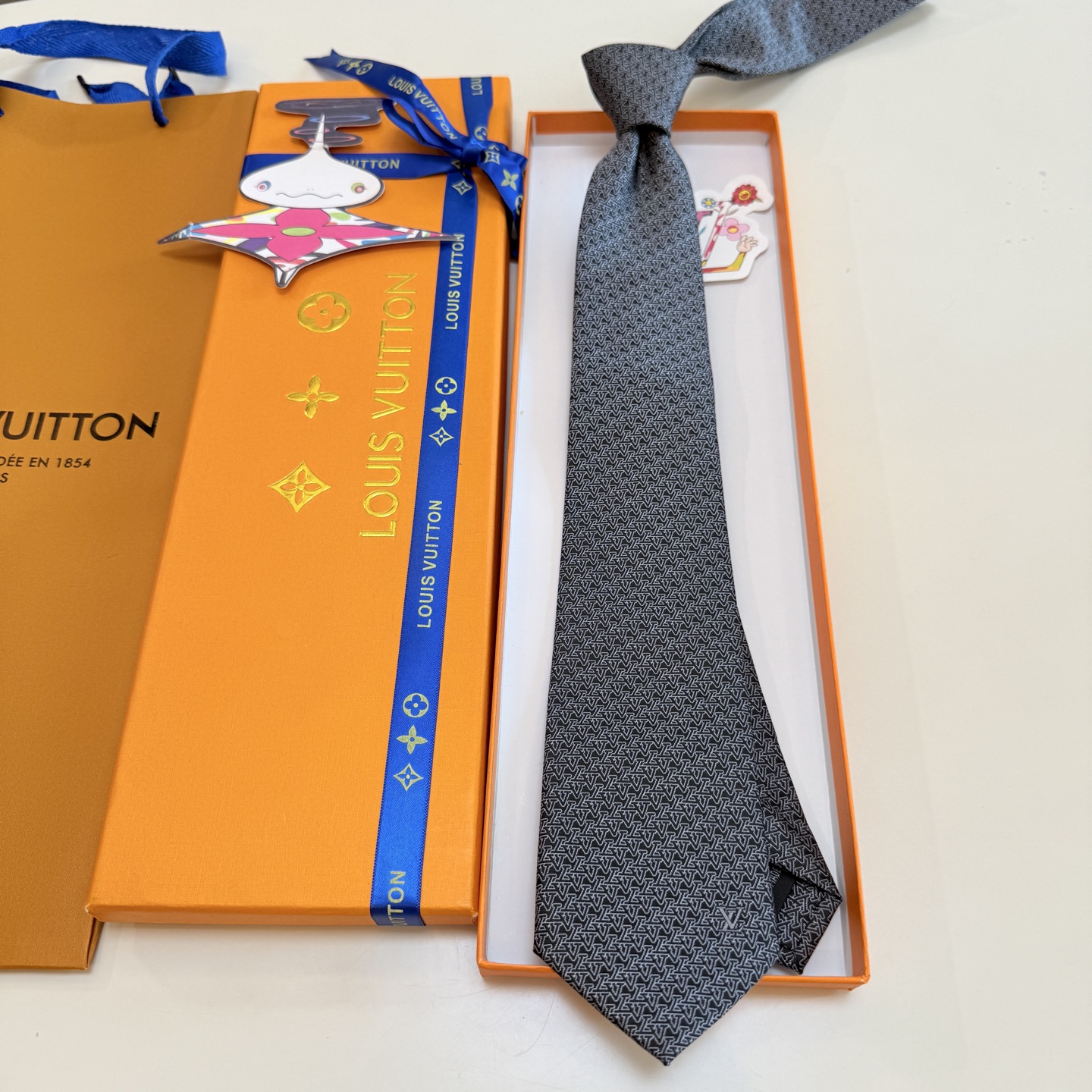 。新款Lv领带，5色！LV男士领带系列👔👔，稀有😻😻展现精湛手工与时尚优雅的理想选择，此款真丝织就的Di