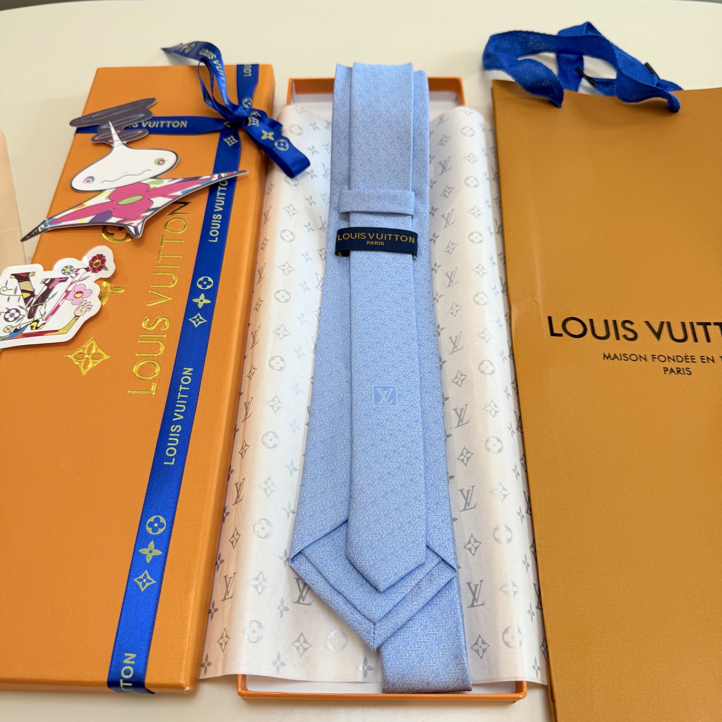 。新款Lv领带，5色！LV男士领带系列👔👔，稀有😻😻展现精湛手工与时尚优雅的理想选择，此款真丝织就的Di