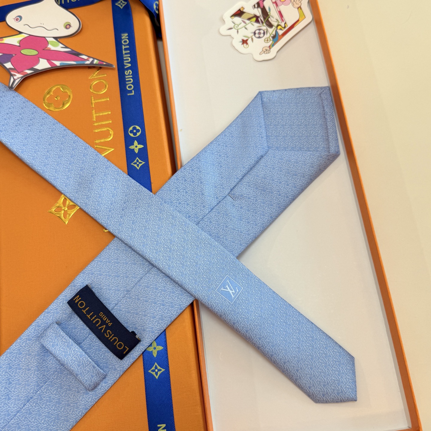 。新款Lv领带，5色！LV男士领带系列👔👔，稀有😻😻展现精湛手工与时尚优雅的理想选择，此款真丝织就的Di