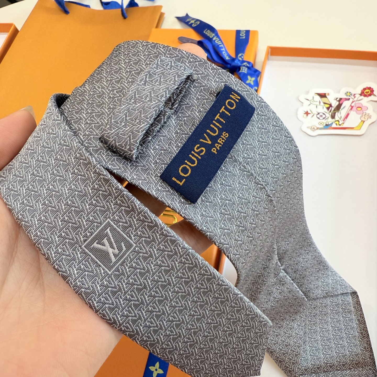 。新款Lv领带，5色！LV男士领带系列👔👔，稀有😻😻展现精湛手工与时尚优雅的理想选择，此款真丝织就的Di