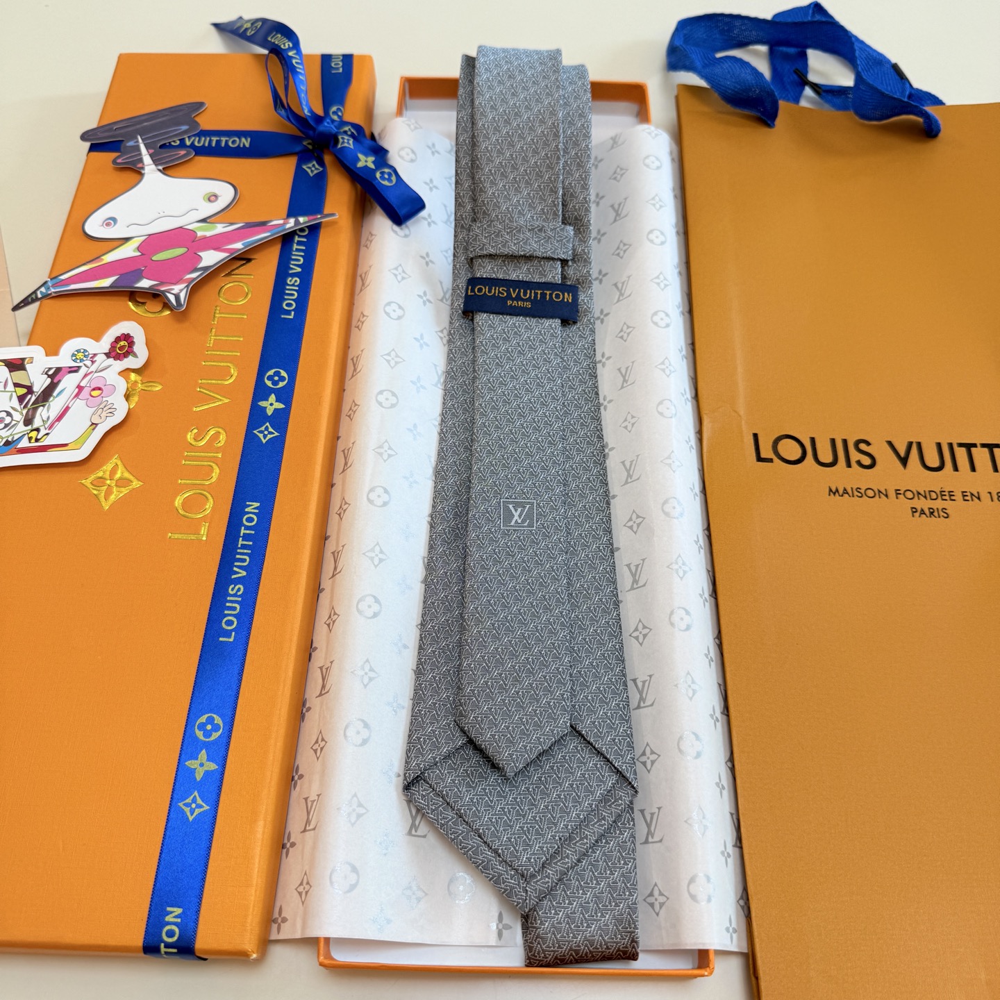。新款Lv领带，5色！LV男士领带系列👔👔，稀有😻😻展现精湛手工与时尚优雅的理想选择，此款真丝织就的Di