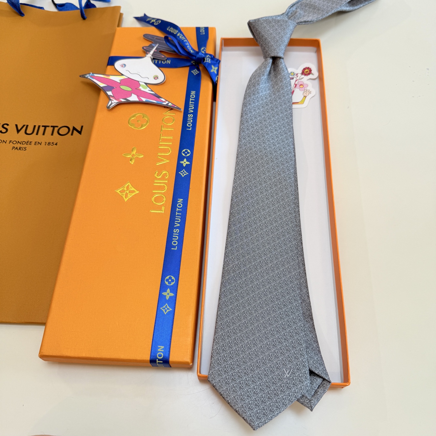 。新款Lv领带，5色！LV男士领带系列👔👔，稀有😻😻展现精湛手工与时尚优雅的理想选择，此款真丝织就的Di