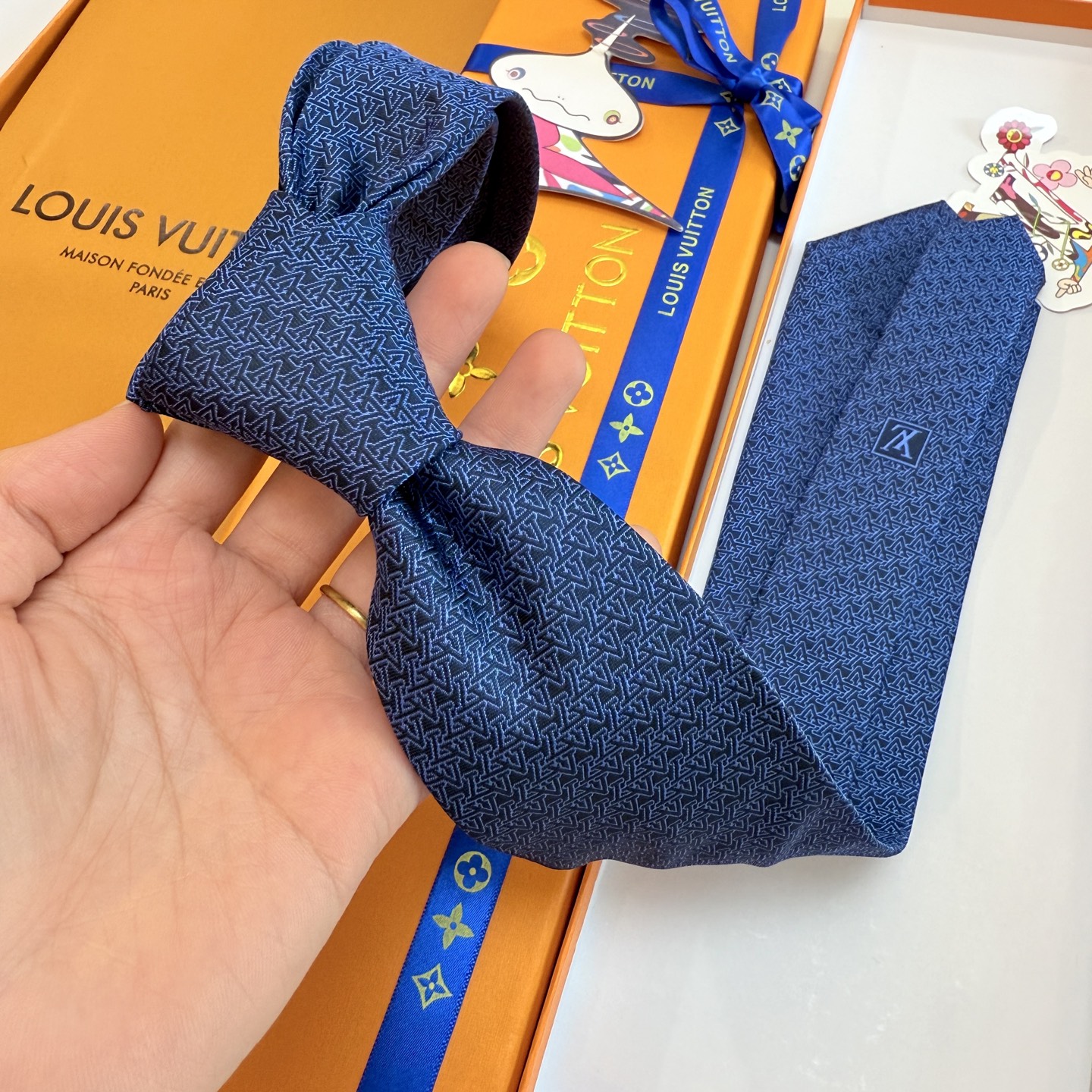 。新款Lv领带，5色！LV男士领带系列👔👔，稀有😻😻展现精湛手工与时尚优雅的理想选择，此款真丝织就的Di