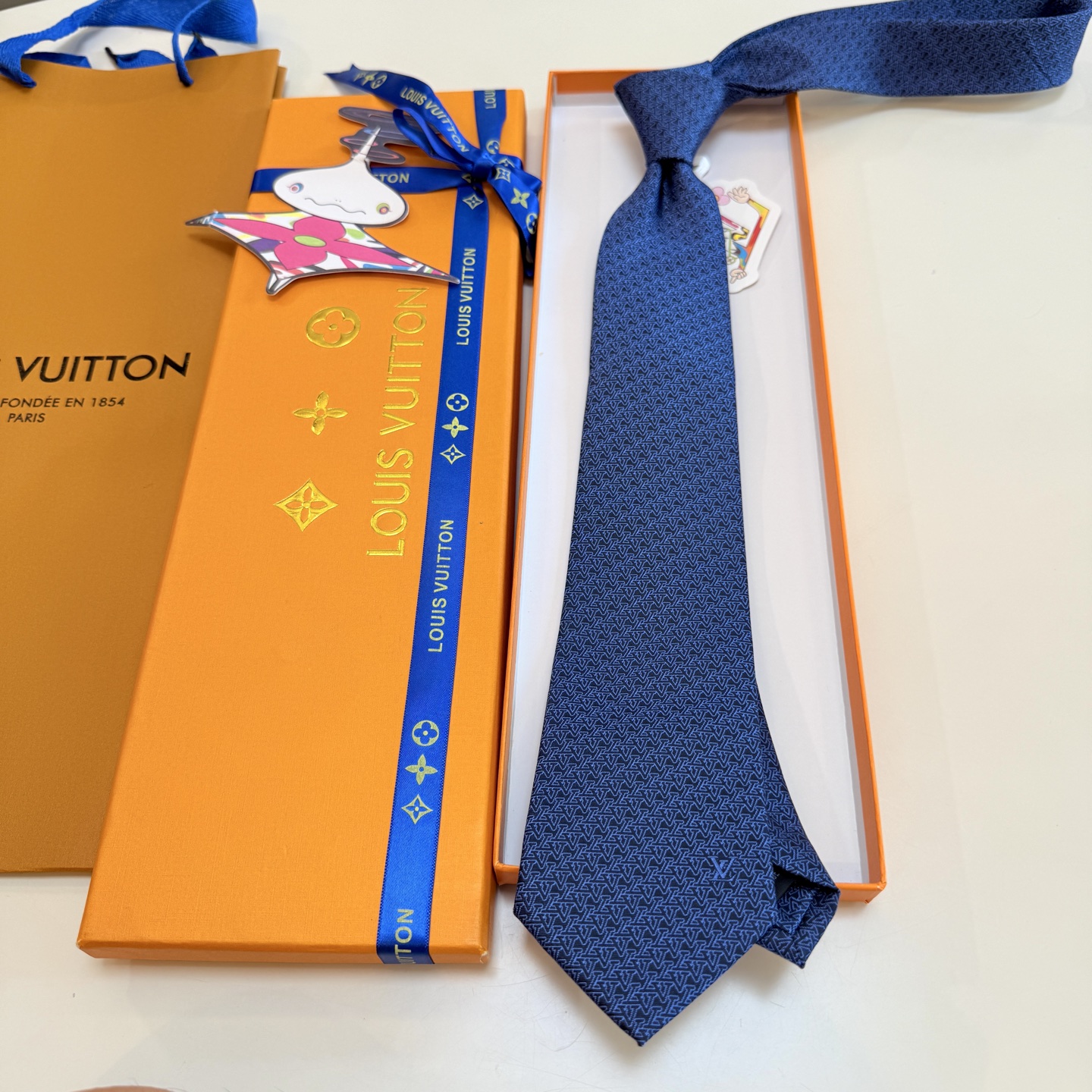。新款Lv领带，5色！LV男士领带系列👔👔，稀有😻😻展现精湛手工与时尚优雅的理想选择，此款真丝织就的Di