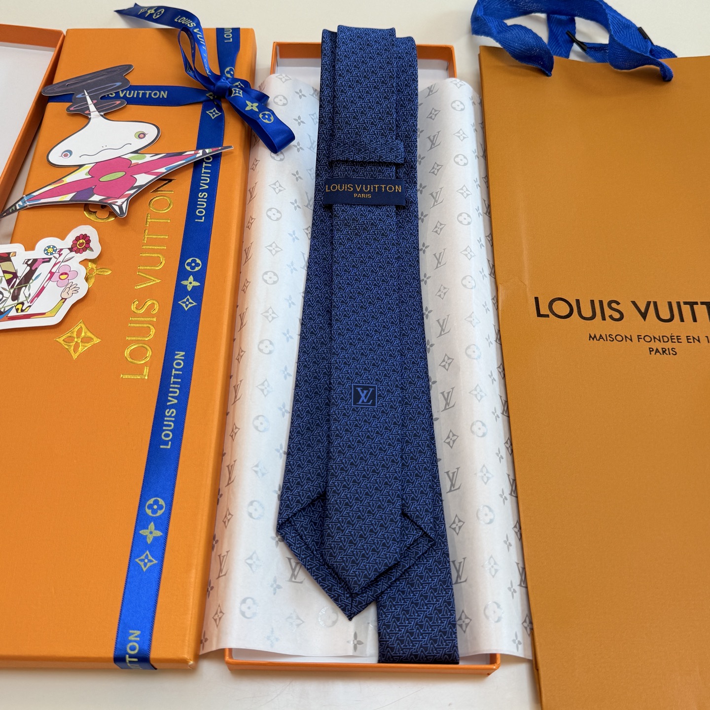 。新款Lv领带，5色！LV男士领带系列👔👔，稀有😻😻展现精湛手工与时尚优雅的理想选择，此款真丝织就的Di