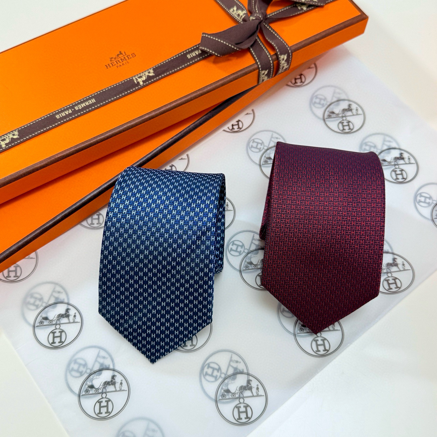 特价。出货啦‼️‼️爱马仕H幻影男士新款领带系列👔👔，让男士可以充分展示自己个性。100%顶级斜纹真丝手