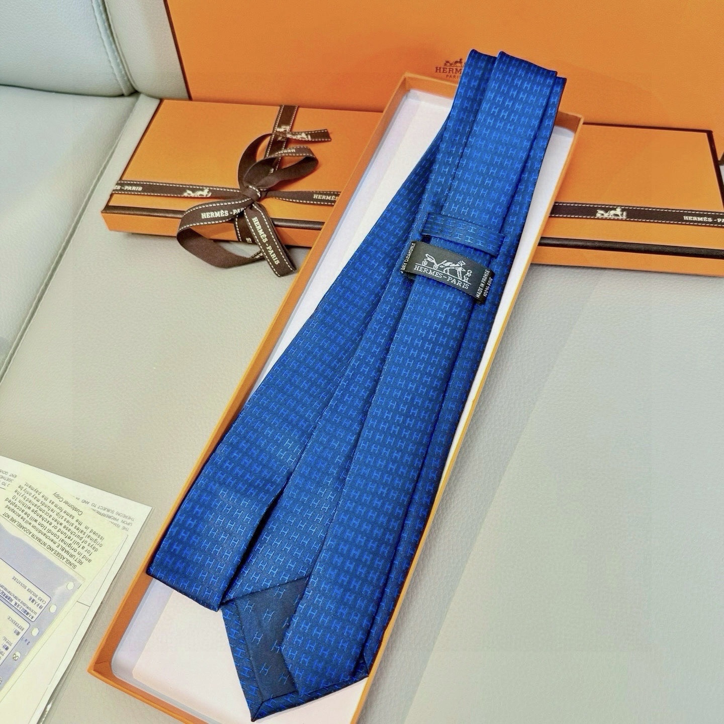 特价。男士新款领带系列【H字母图案领带】👔👔，稀有H家每年都有一千条不同印花的领带面世，从最初的多以几何