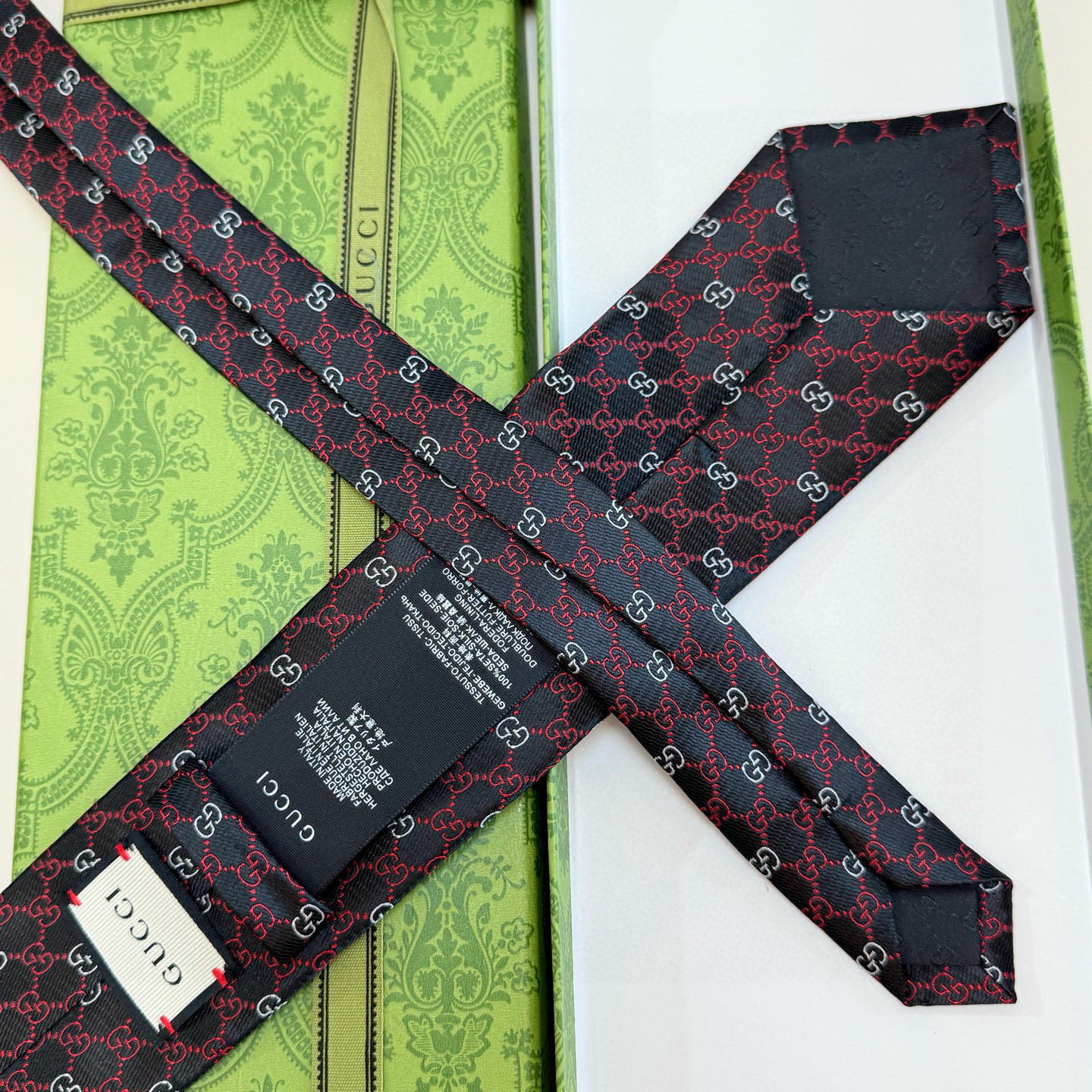 特价。古奇官方同步新款，稀有采用经典小G LOGO提花展现精湛手工与时尚优雅的理想选择，这款领带将标志性