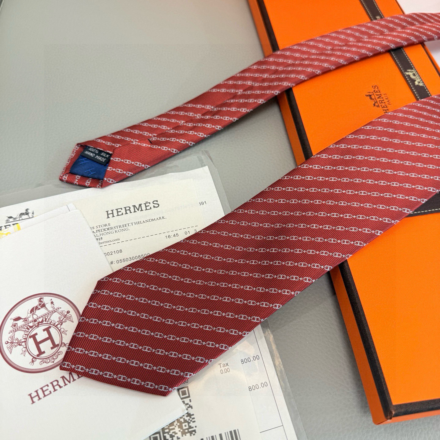 特价。 官方新款男士领带“抛锚起航”稀有H家每年都有一千条不同印花的领带面世，从最初的多以几何图案表现骑