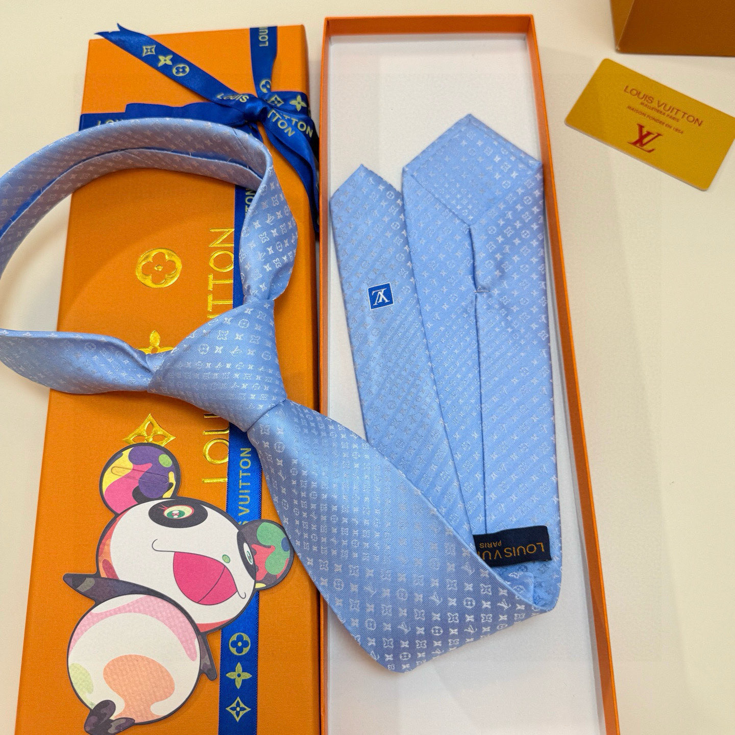 特价。LV官方新款男士领带系列【L老花字母提花领带】👔👔，稀有😻😻展现精湛手工与时尚优雅的理想选择，这款