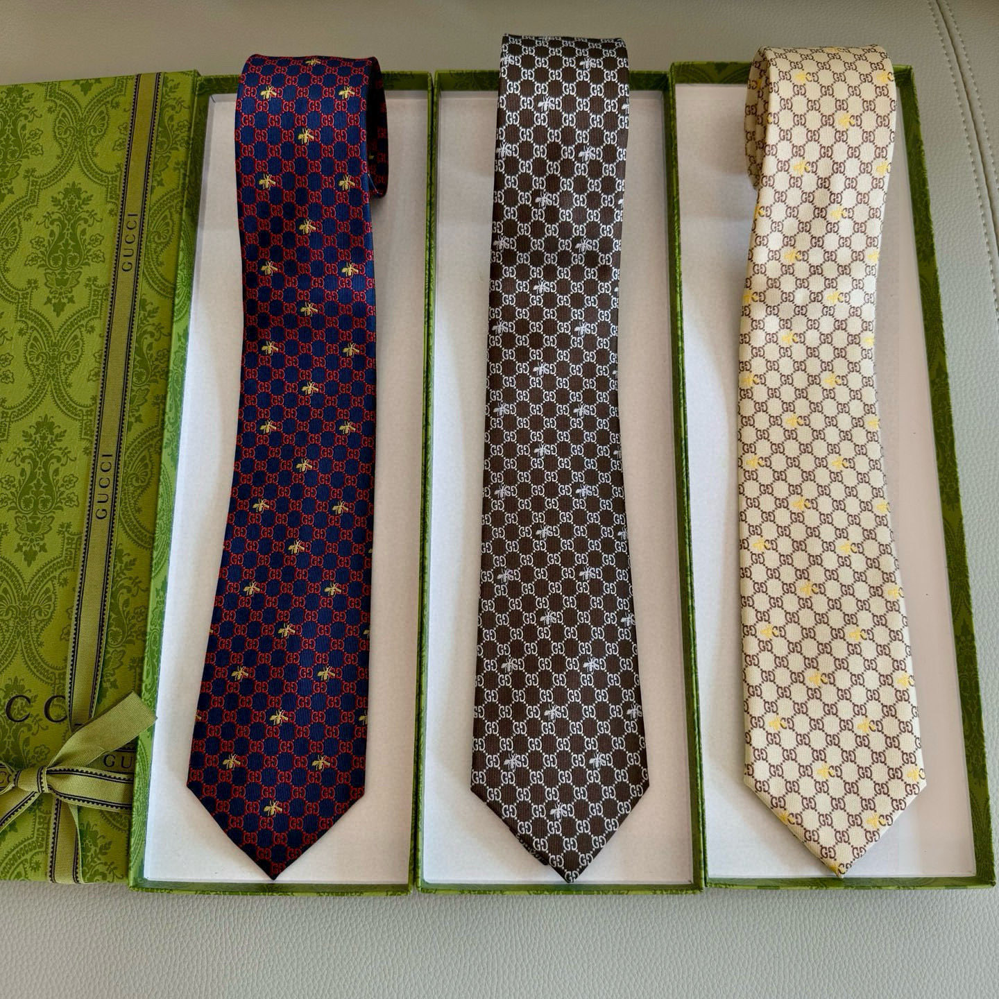 特价P90💰古奇男士领带【GG和蜜蜂领带】👔👔，稀有采用经典小G LOGO提花展现精湛手工与时尚优雅的理想选择，这款领带将标志性完美的结合，以时尚搭配手法演绎的更显雅致风范。让男士可以充分展示自己个性。100%顶级提花真丝手工定制‼️‼️