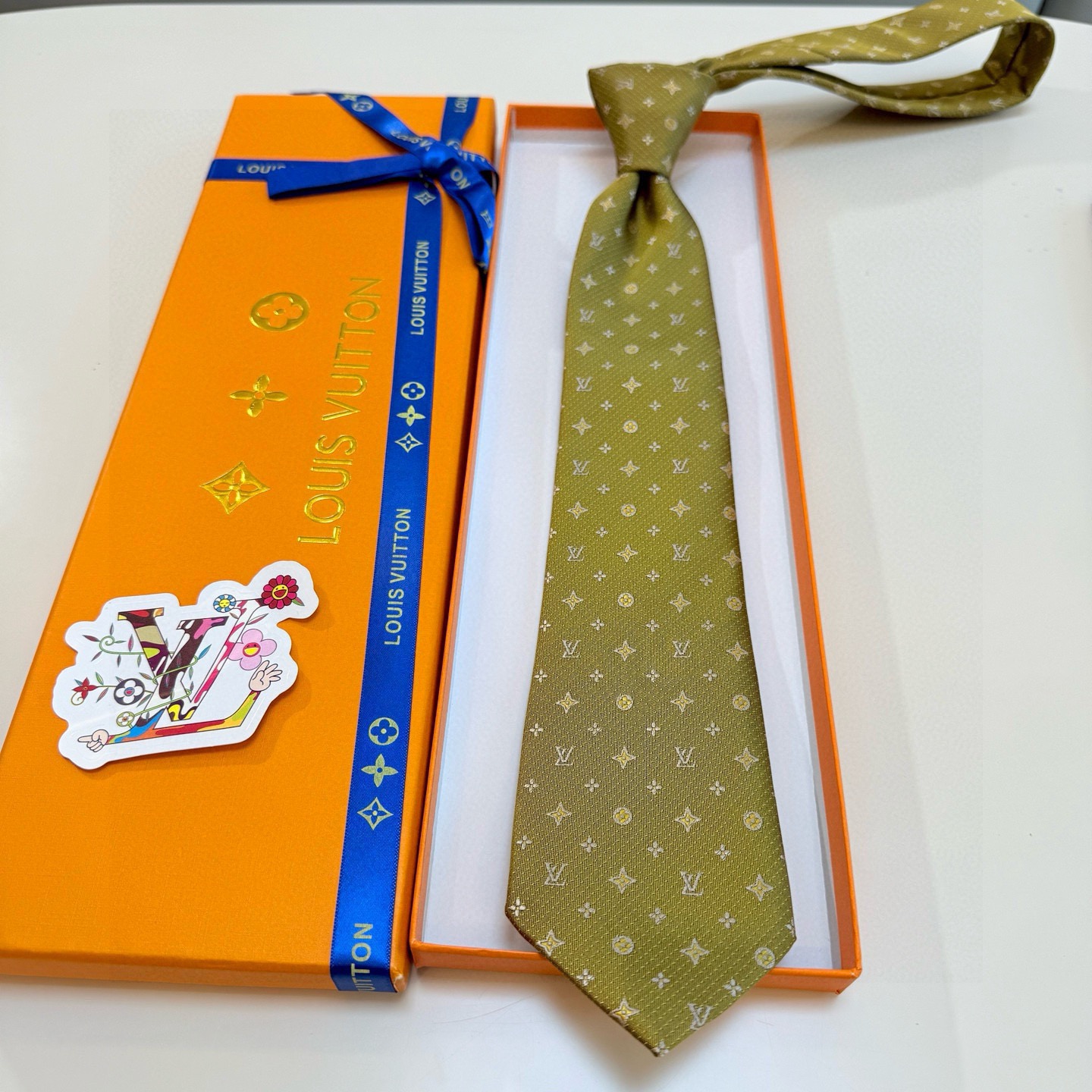 🌾LV男士领带系列【L老花字母提花领带】👔👔，稀有😻😻展现精湛手工与时尚优雅的理想选择，这款领带将标志性