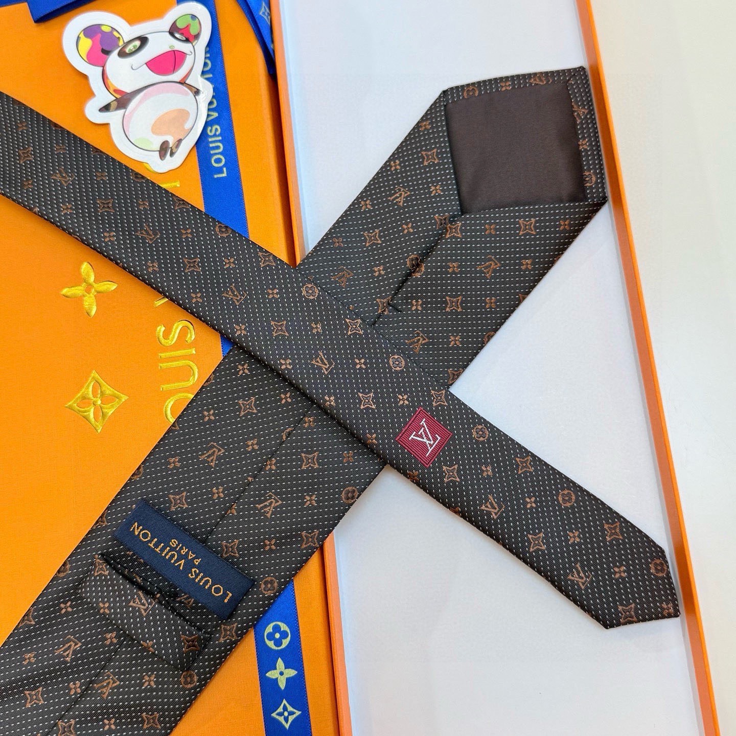 🌾LV男士领带系列【L老花字母提花领带】👔👔，稀有😻😻展现精湛手工与时尚优雅的理想选择，这款领带将标志性