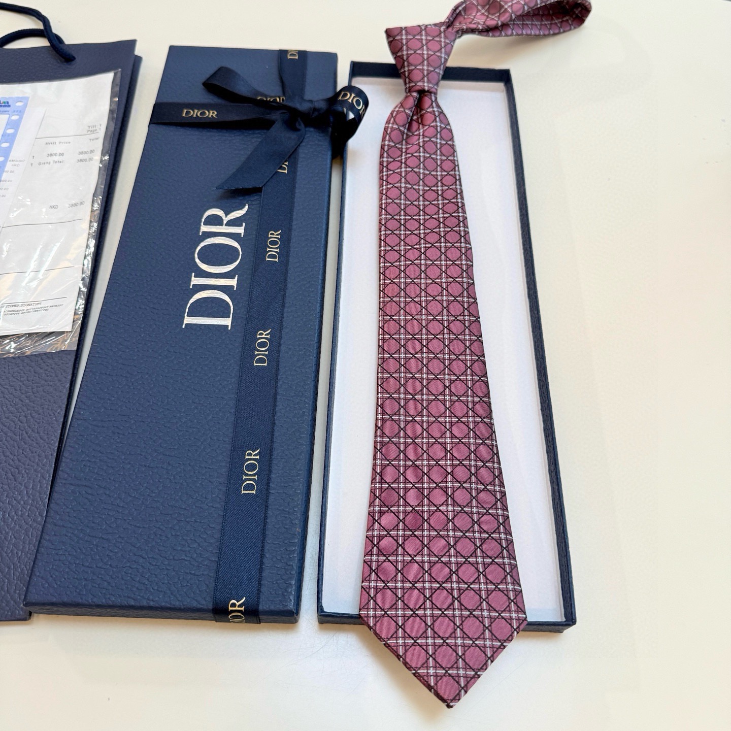 🌾爆款到👏👏Do家新款领带💖💖 👔👔Dior男士【D藤格纹图案领带】，稀有😻😻展现精湛手工与时尚优雅的理