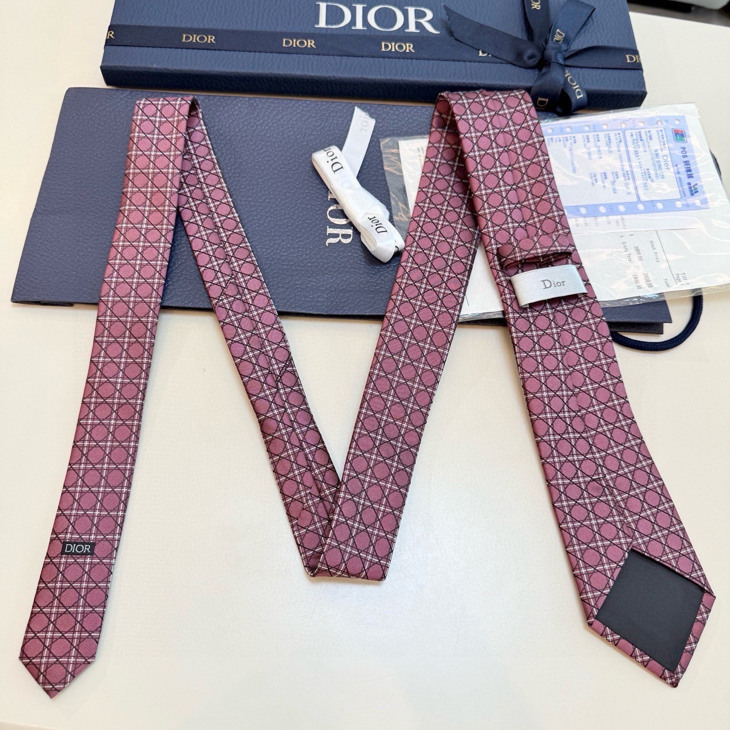 🌾爆款到👏👏Do家新款领带💖💖 👔👔Dior男士【D藤格纹图案领带】，稀有😻😻展现精湛手工与时尚优雅的理