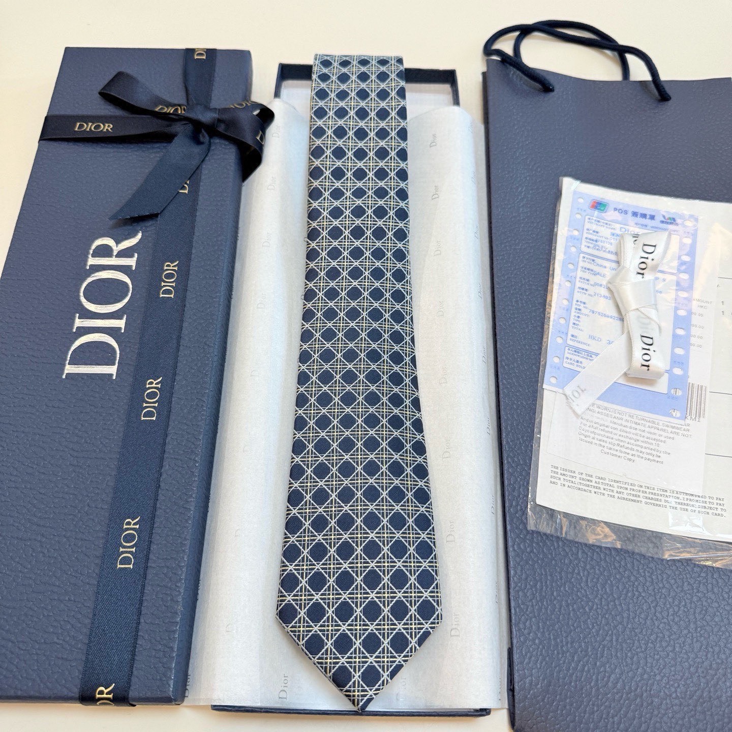 🌾爆款到👏👏Do家新款领带💖💖 👔👔Dior男士【D藤格纹图案领带】，稀有😻😻展现精湛手工与时尚优雅的理