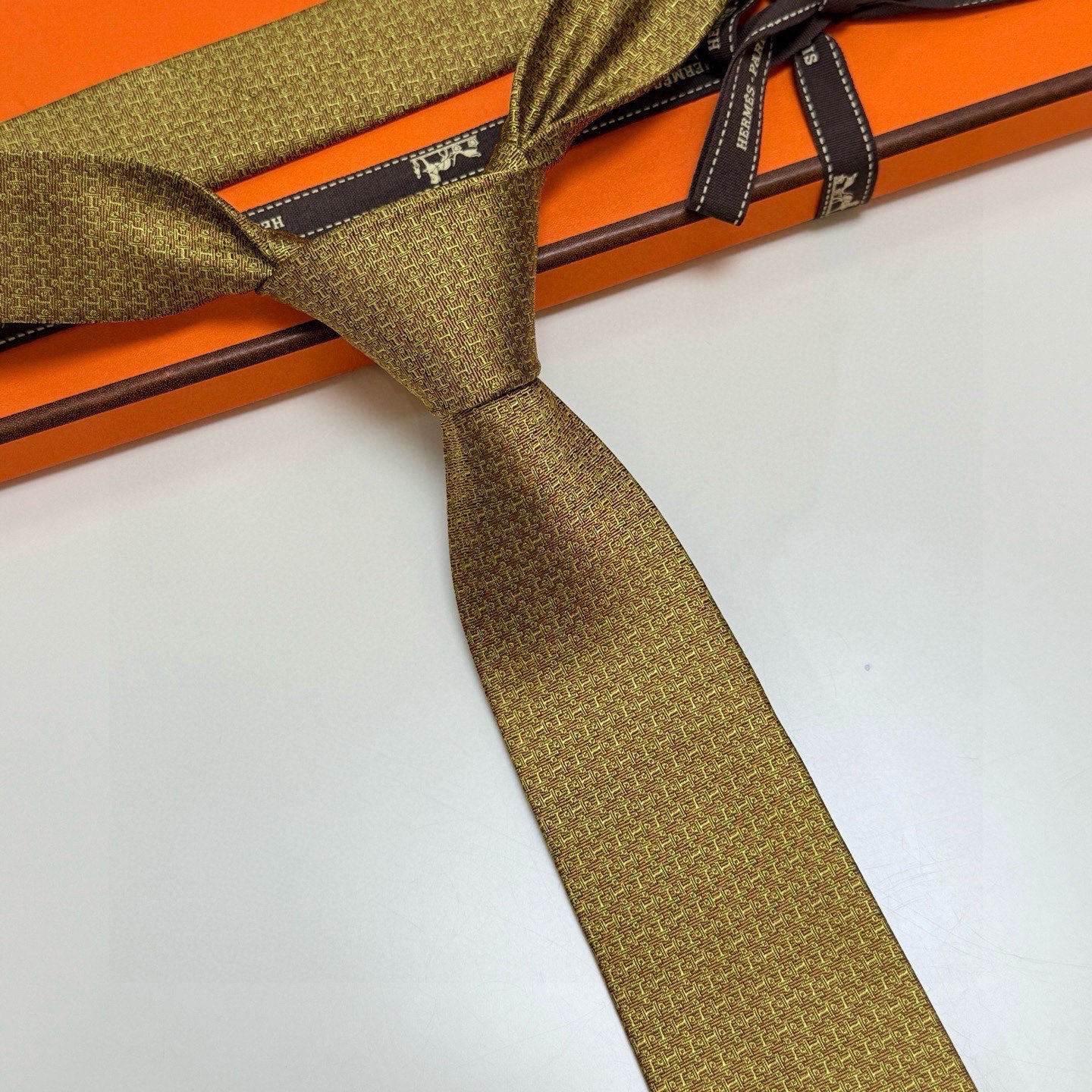 🌾男士新款领带系列【H标志图案领带】👔👔，稀有H家每年都有一千条不同印花的领带面世，从最初的多以几何图案