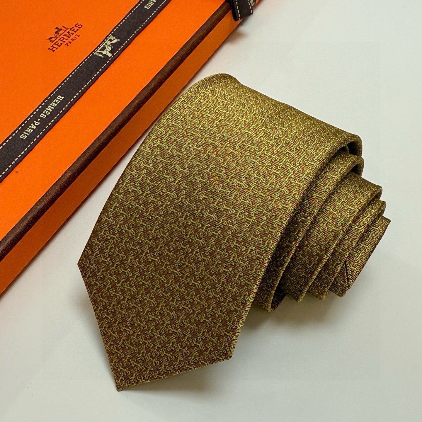 🌾男士新款领带系列【H标志图案领带】👔👔，稀有H家每年都有一千条不同印花的领带面世，从最初的多以几何图案