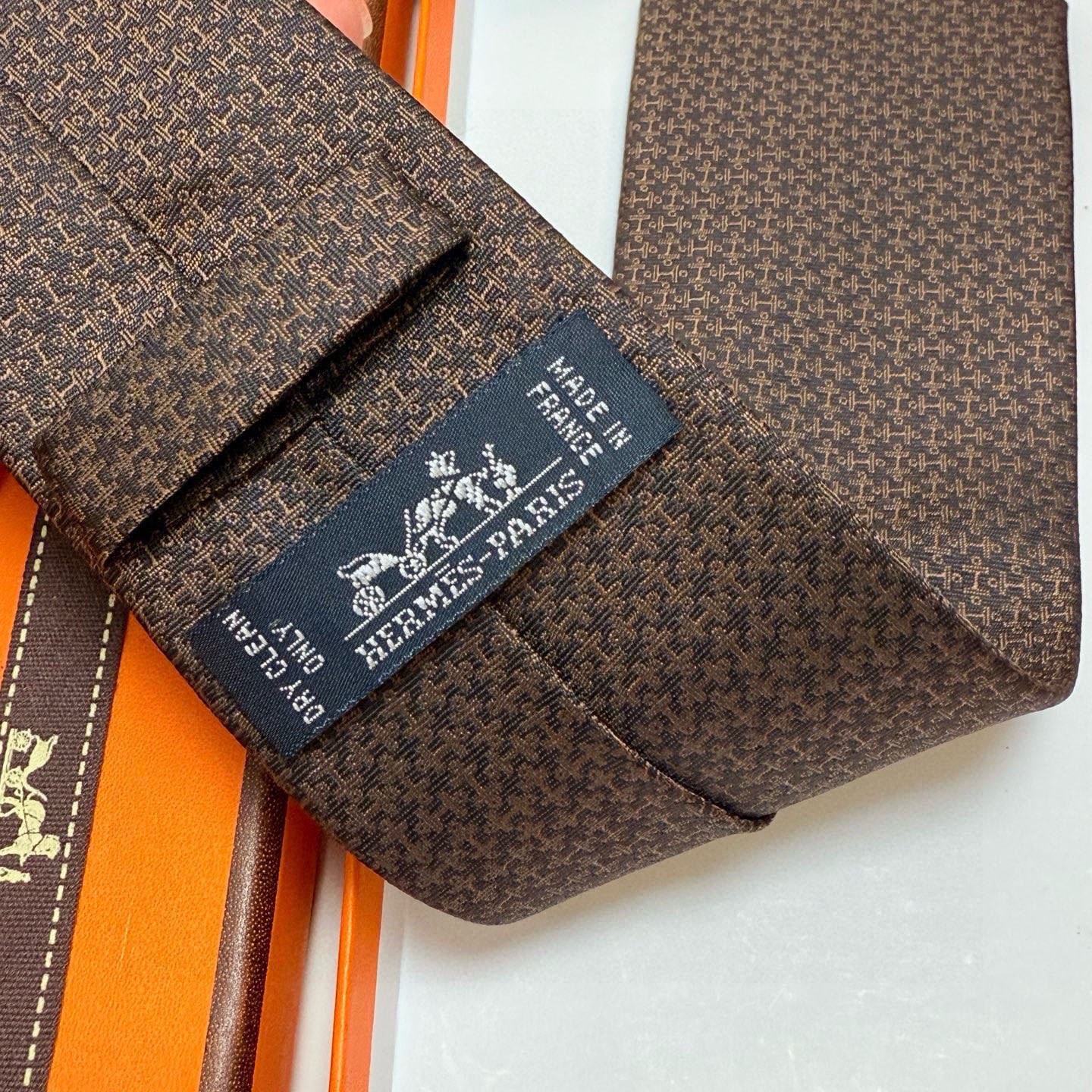 🌾男士新款领带系列【H标志图案领带】👔👔，稀有H家每年都有一千条不同印花的领带面世，从最初的多以几何图案