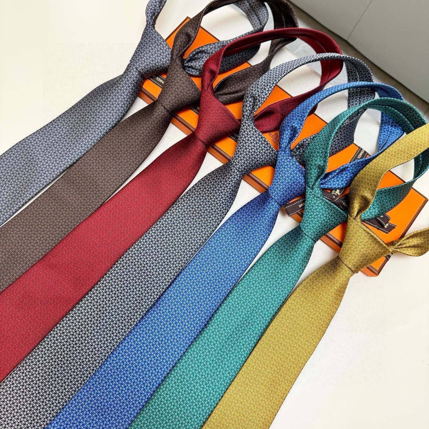 🌾男士新款领带系列【H标志图案领带】👔👔，稀有H家每年都有一千条不同印花的领带面世，从最初的多以几何图案