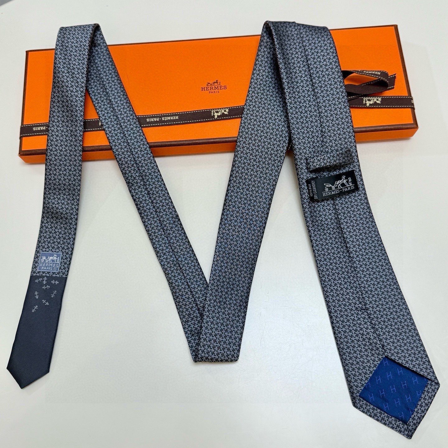 🌾男士新款领带系列【H标志图案领带】👔👔，稀有H家每年都有一千条不同印花的领带面世，从最初的多以几何图案