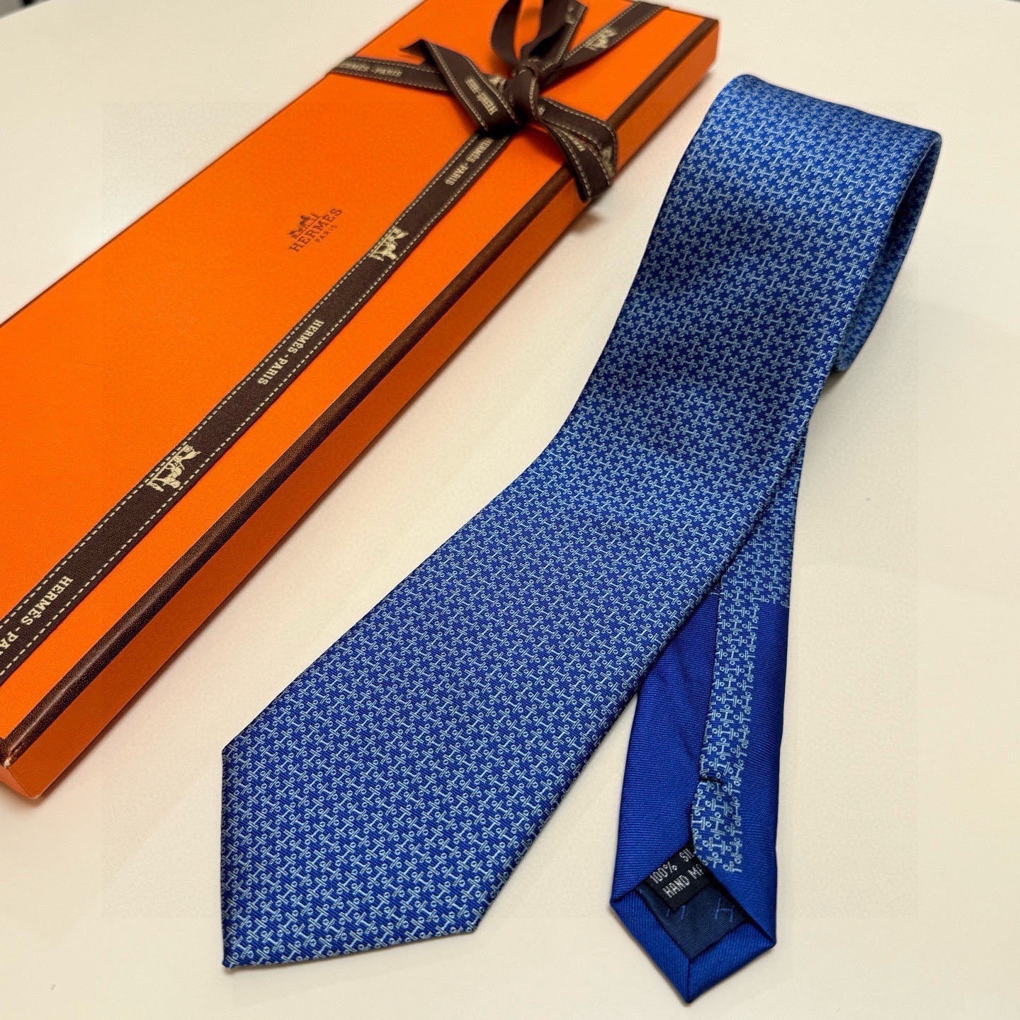 🌾男士新款领带系列【H标志图案领带】👔👔，稀有H家每年都有一千条不同印花的领带面世，从最初的多以几何图案