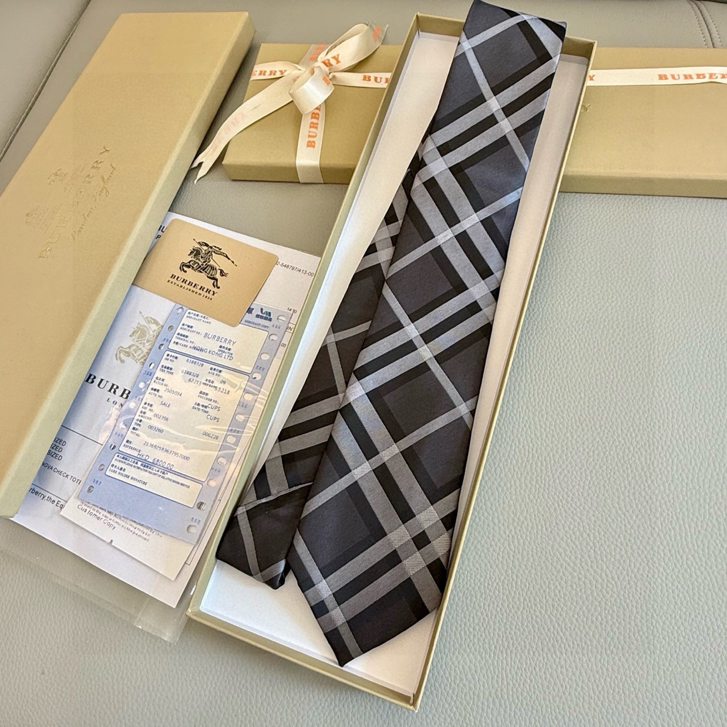 🌾B家专柜同步💖💖👔👔男士【英伦格纹领带】，稀有😻😻展现精湛手工与时尚优雅的理想选择，这款采用B家最具标